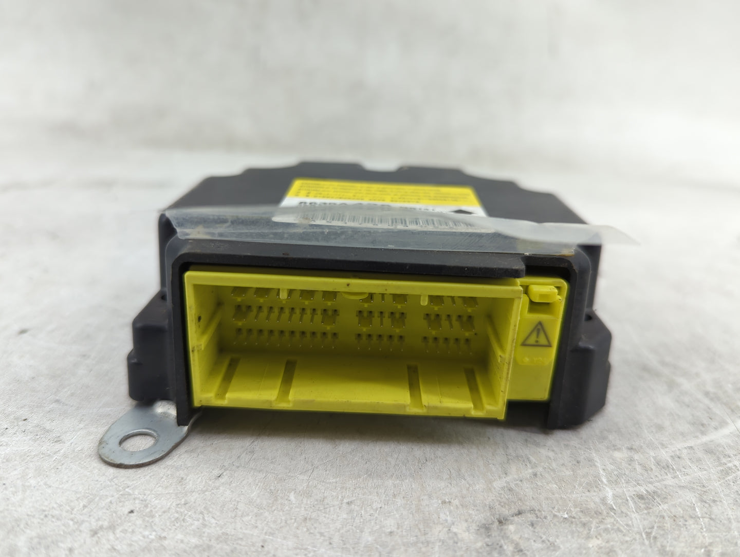 2018 Mitsubishi Mirage Body Control Module Bcm Inner Cabin Fuse Box - Oemusedautoparts1.com
