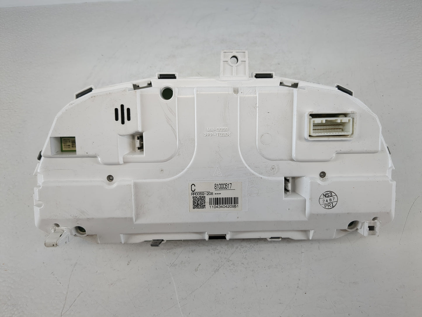 2018 Mitsubishi Outlander Instrument Cluster Speedometer Gauges P/N:MM0059-208 8100C617 Fits OEM Used Auto Parts - Oemusedau