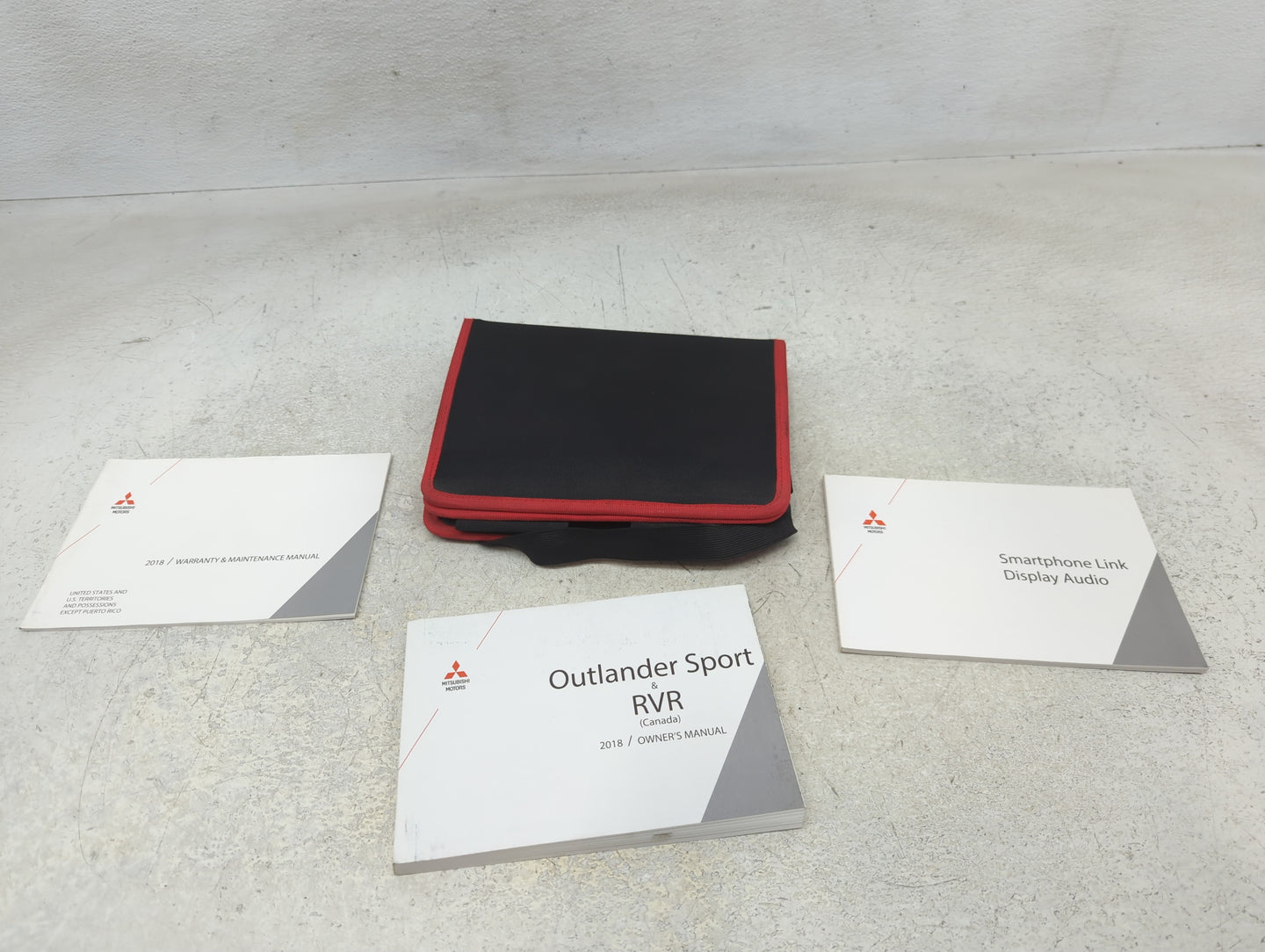 2018 Mitsubishi Outlander Owners Manual Book Guide P/N:9290H587 OEM Used Auto Parts - Oemusedautoparts1.com