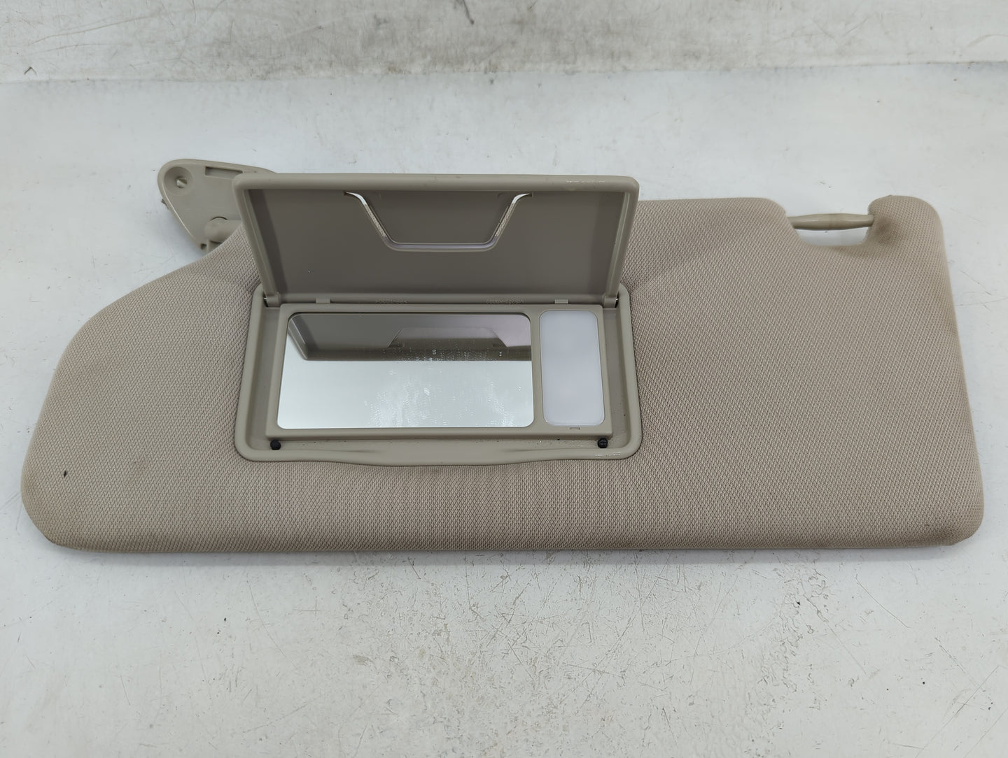 2018 Mitsubishi Outlander Sun Visor Shade Replacement Driver Left Mirror Fits OEM Used Auto Parts - Oemusedautoparts1.com