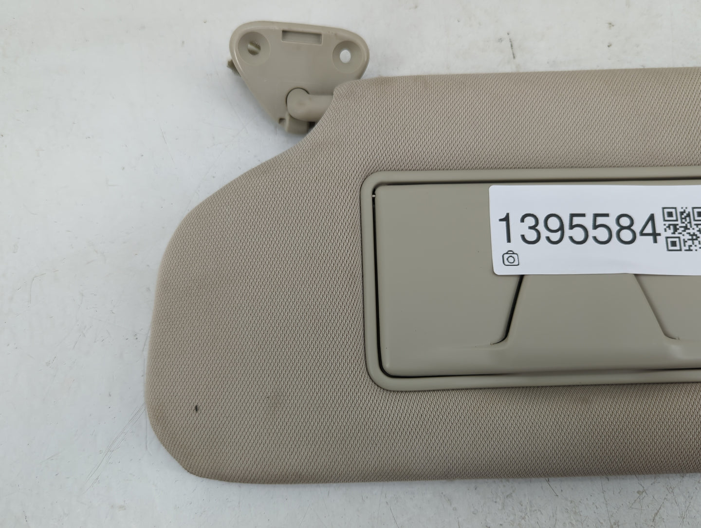 2018 Mitsubishi Outlander Sun Visor Shade Replacement Driver Left Mirror Fits OEM Used Auto Parts - Oemusedautoparts1.com