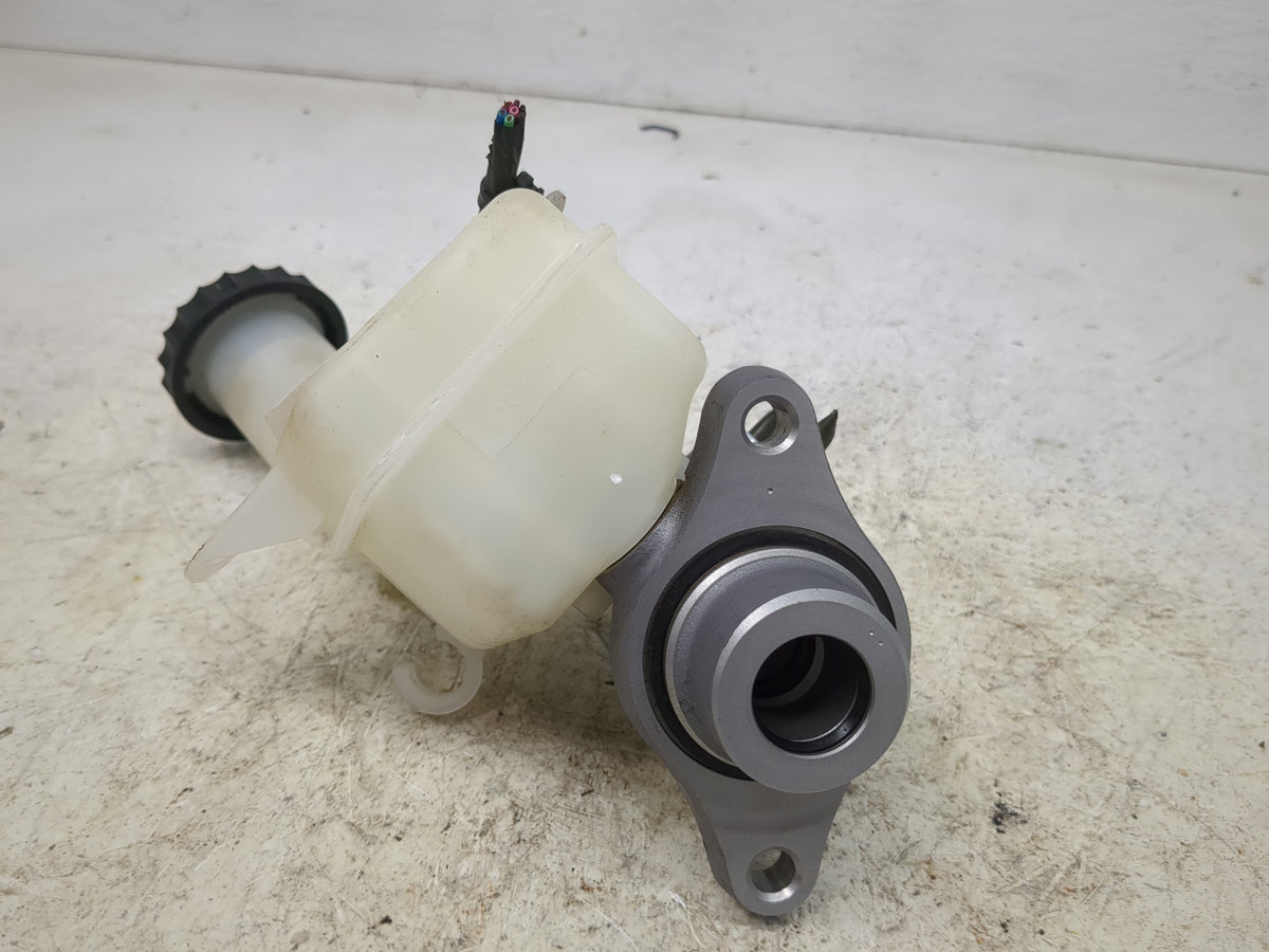 2018 Mitsubishi Outlander Brake Master Cylinder - Oemusedautoparts1.com