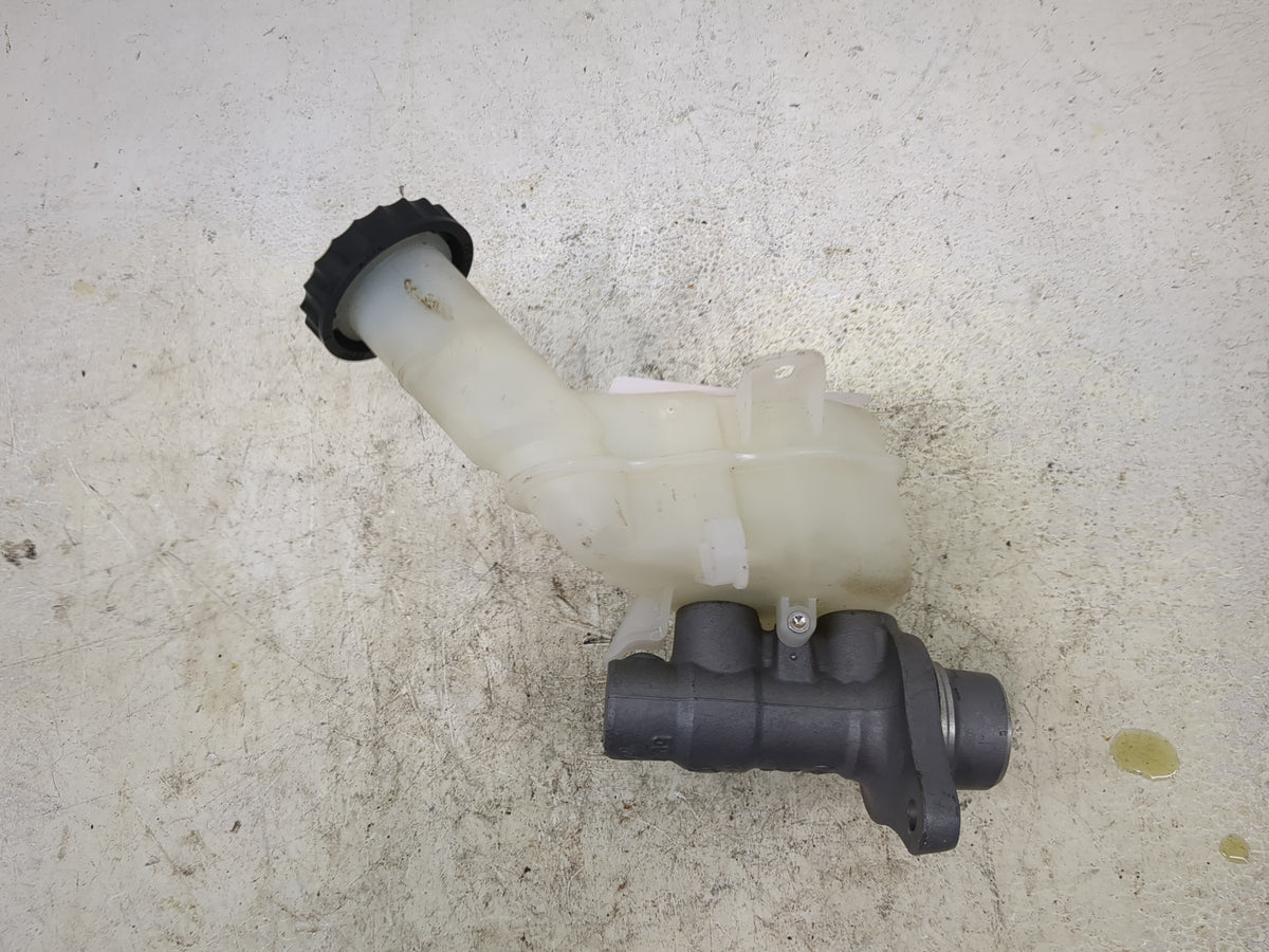 2018 Mitsubishi Outlander Brake Master Cylinder - Oemusedautoparts1.com