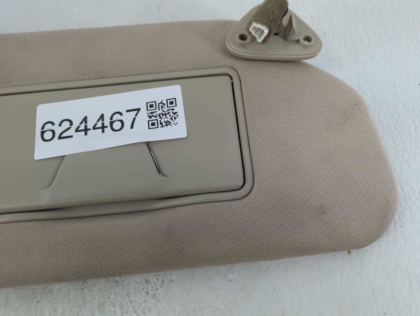 2018 Mitsubishi Outlander Sun Visor Shade Replacement Passenger Right Mirror Fits OEM Used Auto Parts - Oemusedautoparts1.co