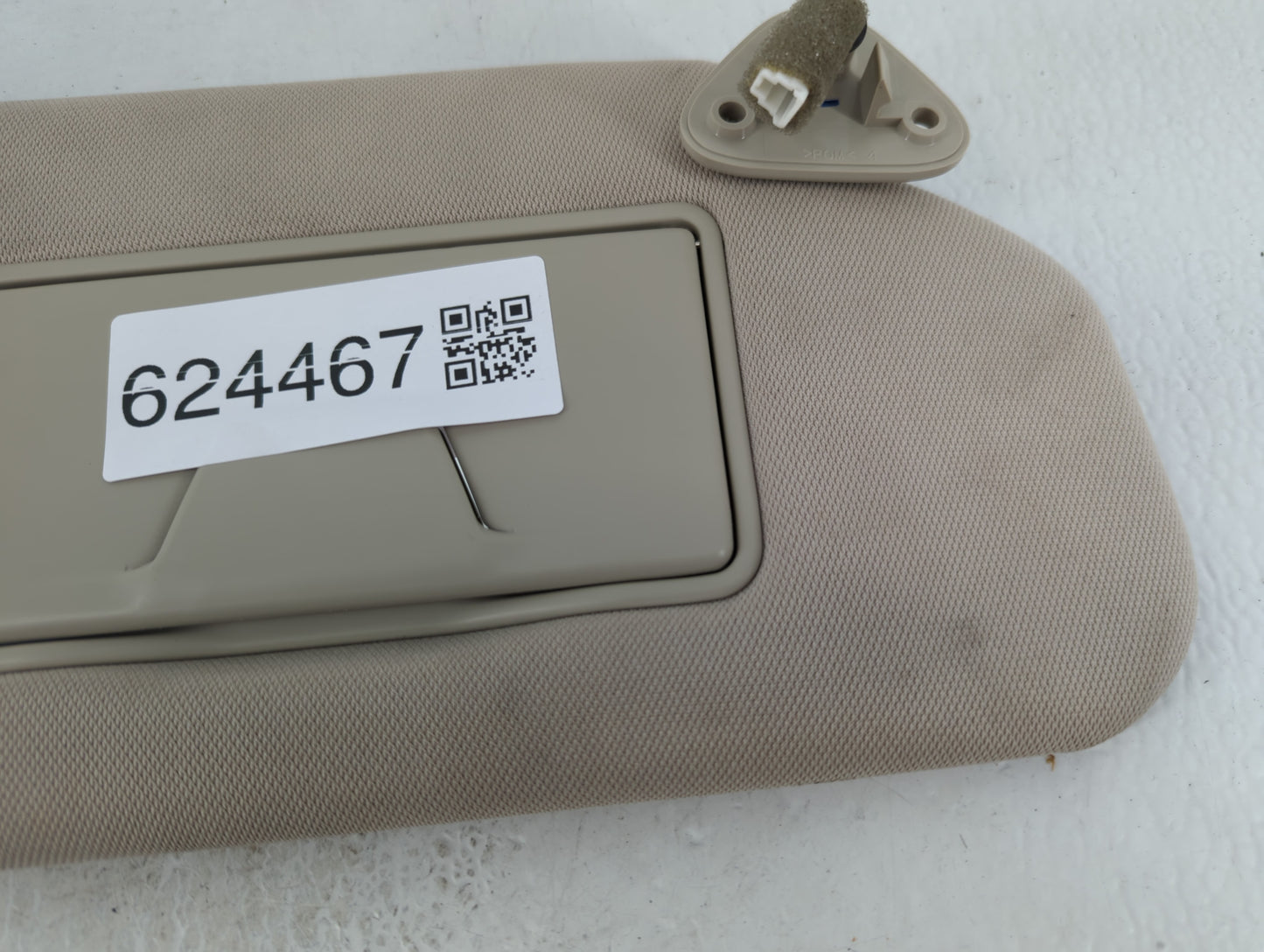 2018 Mitsubishi Outlander Sun Visor Shade Replacement Passenger Right Mirror Fits OEM Used Auto Parts - Oemusedautoparts1.co