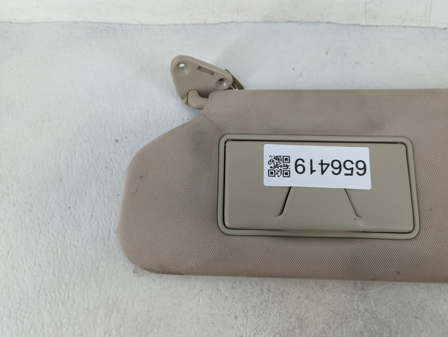 2018 Mitsubishi Outlander Sun Visor Shade Replacement Passenger Right Mirror Fits OEM Used Auto Parts - Oemusedautoparts1.co