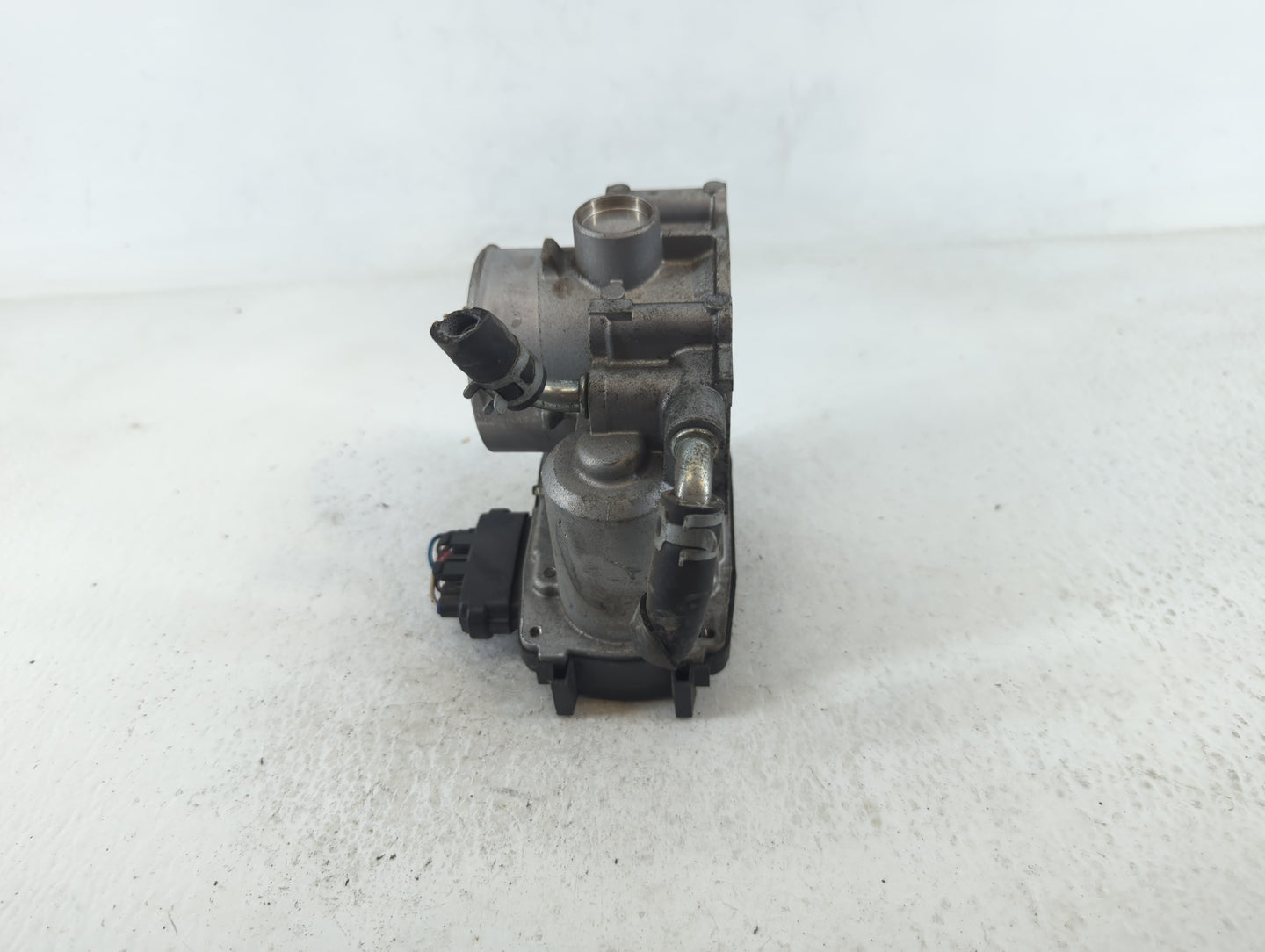 2013-2017 Mitsubishi Outlander Throttle Body P/N:57021 Fits Fits 2013 2014 2015 2016 2017 OEM Used Auto Parts - Oemusedautop