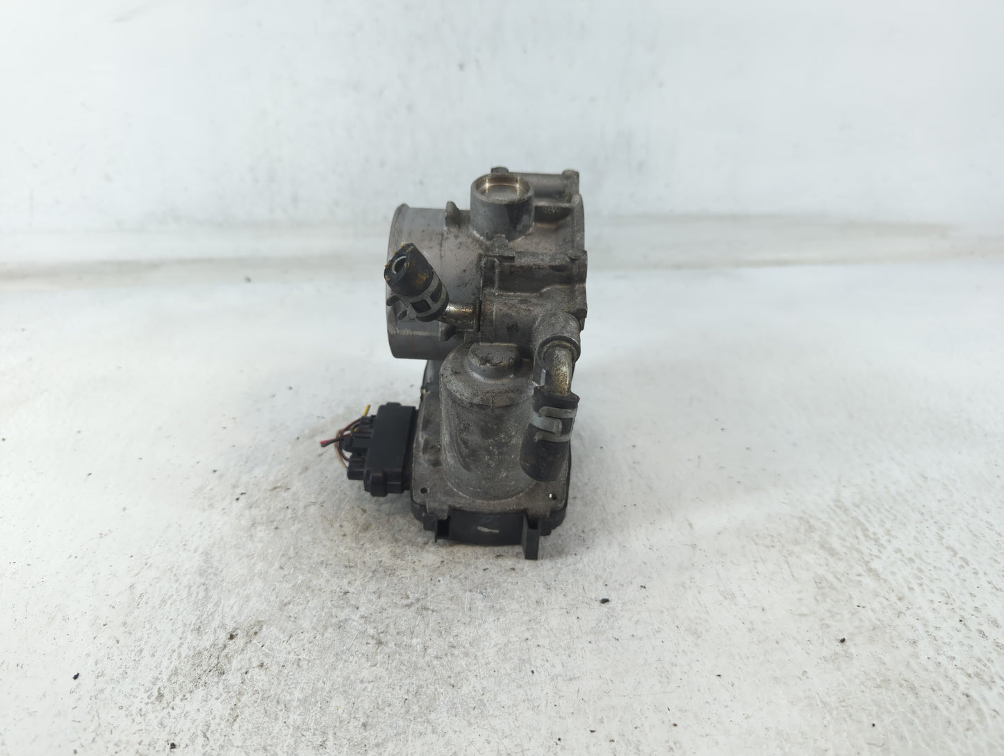 2013-2017 Mitsubishi Outlander Throttle Body P/N:57021 Fits Fits 2013 2014 2015 2016 2017 OEM Used Auto Parts - Oemusedautop