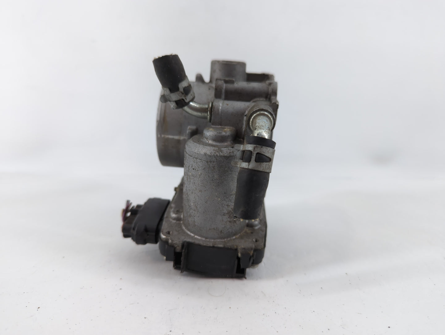 2013-2017 Mitsubishi Outlander Throttle Body P/N:8516 1024 57021 Fits Fits 2013 2014 2015 2016 2017 OEM Used Auto Parts - Oe