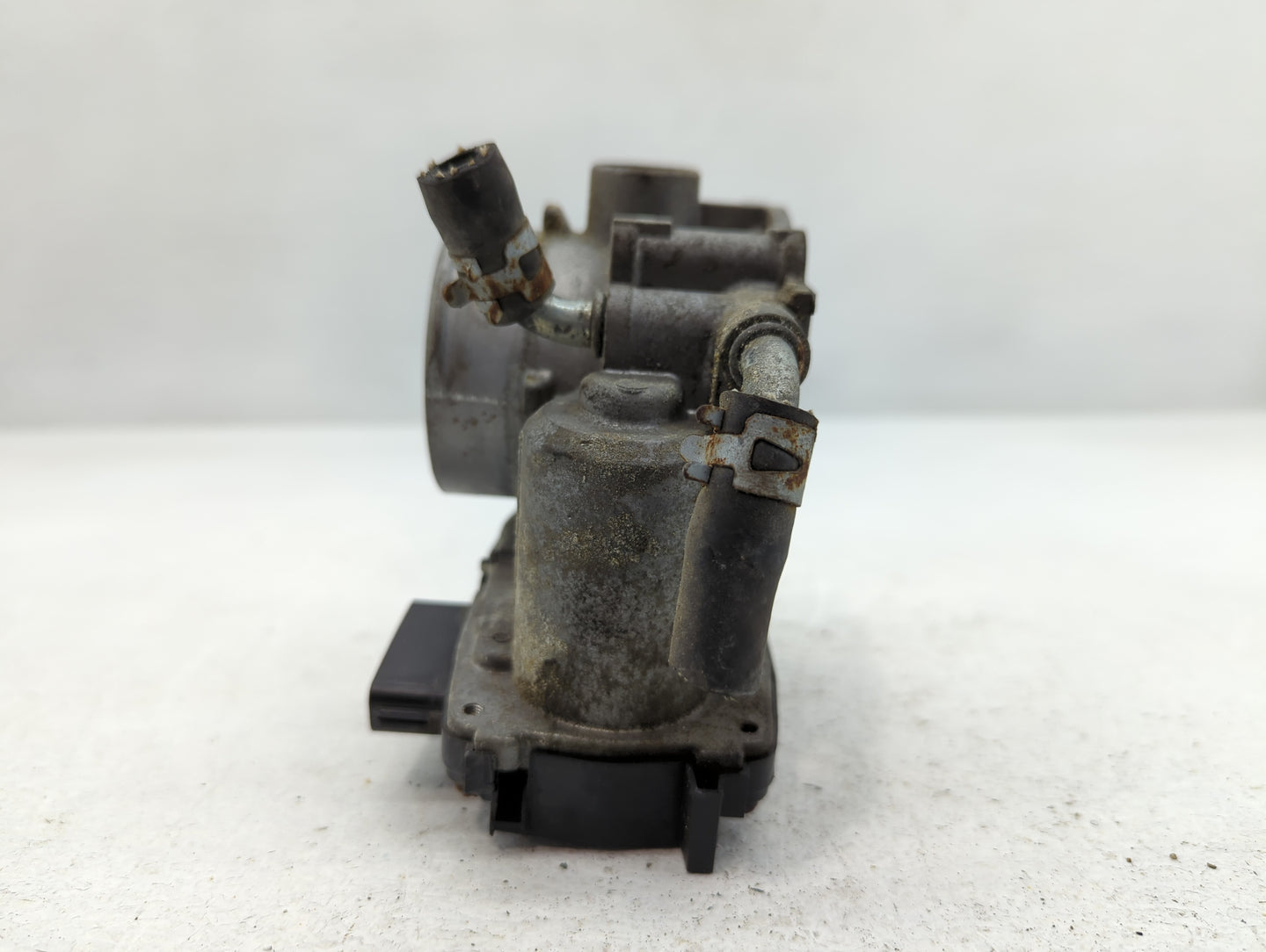 2013-2017 Mitsubishi Outlander Throttle Body P/N:57021 Fits Fits 2013 2014 2015 2016 2017 OEM Used Auto Parts - Oemusedautop