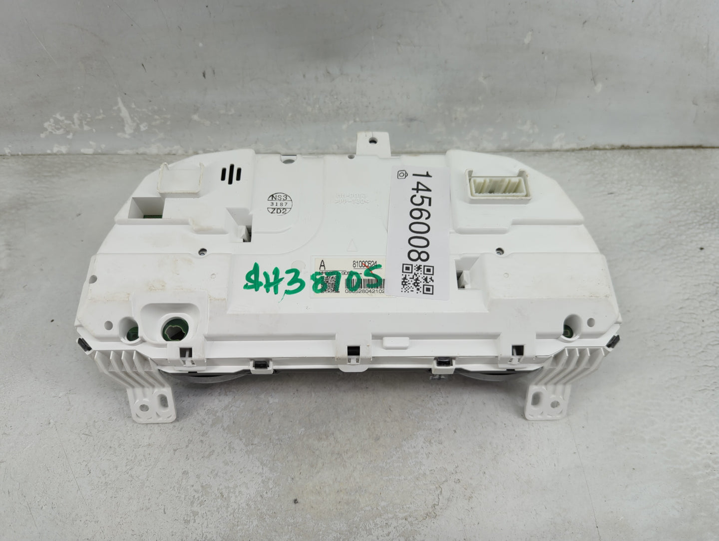 2018 Mitsubishi Outlander Sport Instrument Cluster Speedometer Gauges P/N:8100C624 MM0053-905 Miles: Fits OEM Used Auto Part