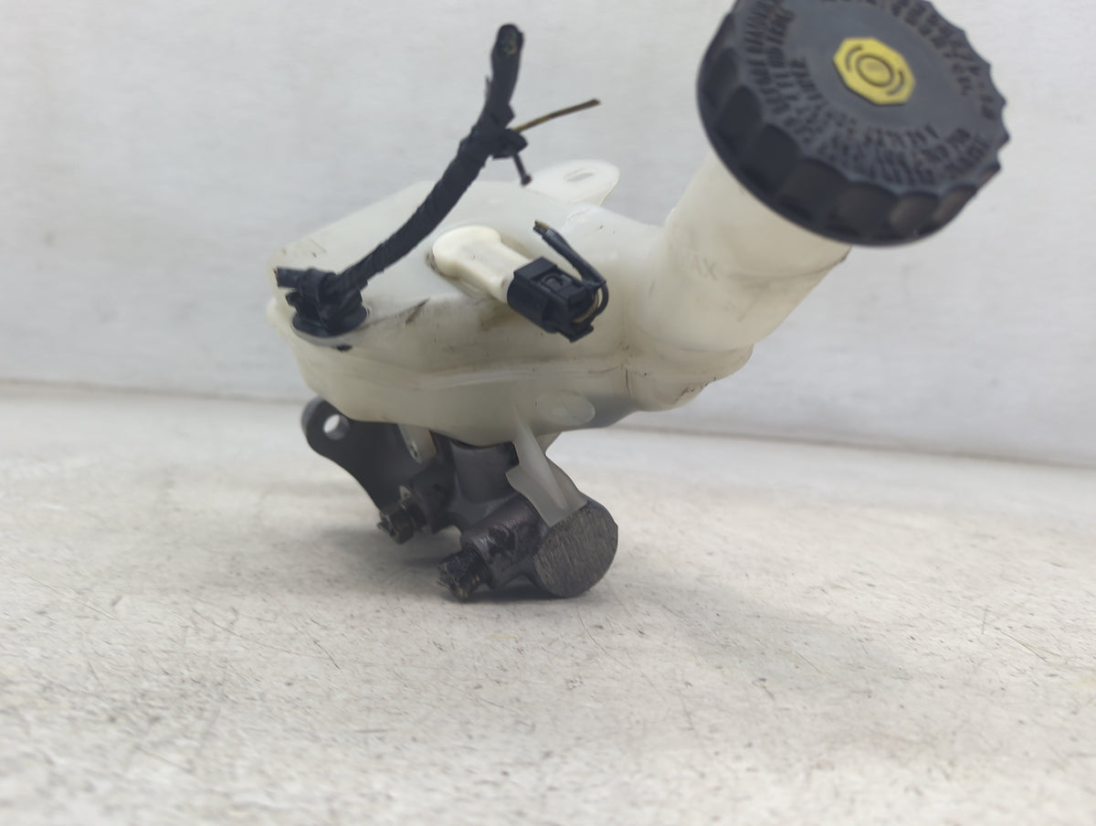 2011-2017 Mitsubishi Outlander Sport Brake Master Cylinder 1498350 - Oemusedautoparts1.com