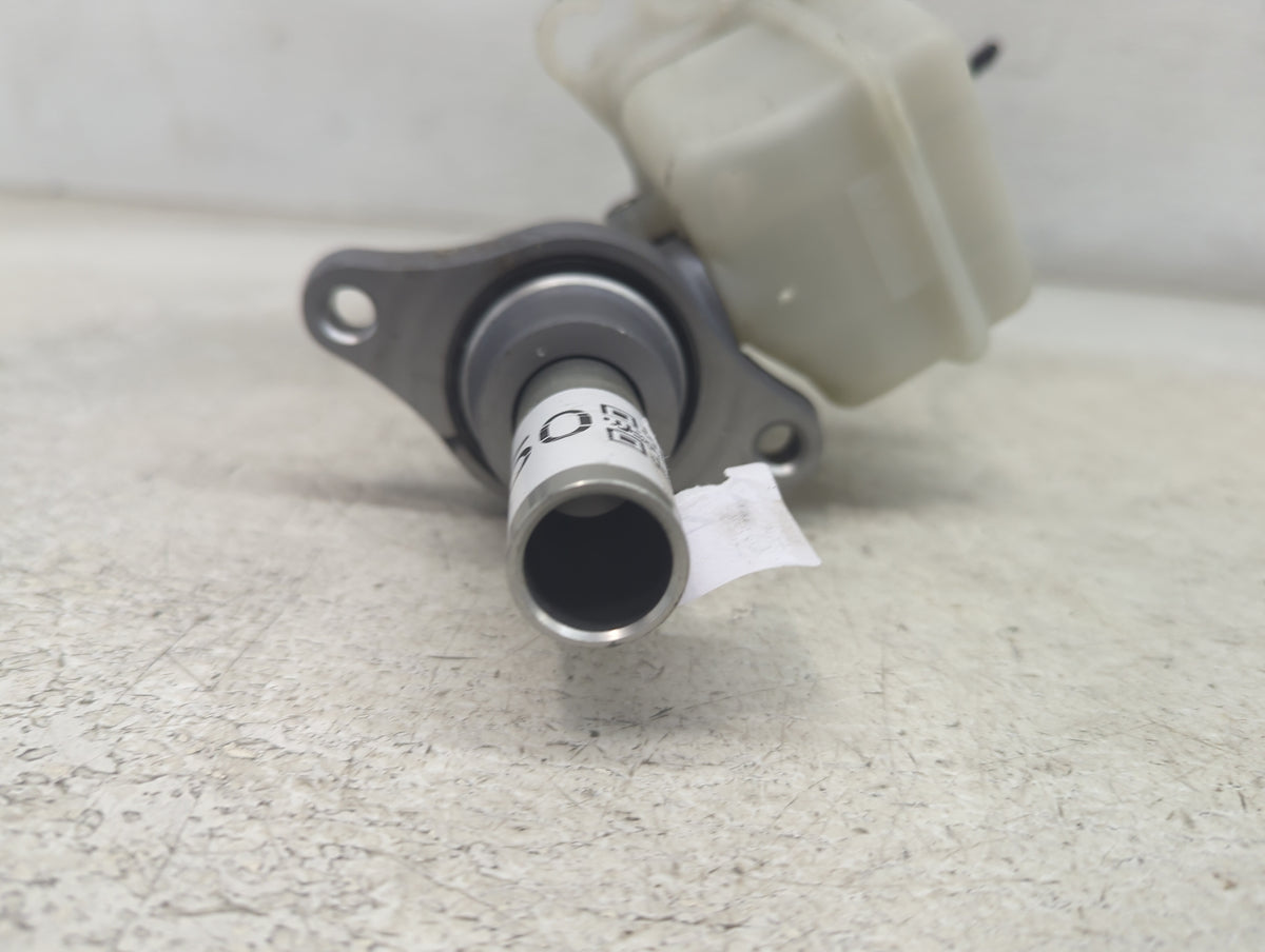 2011-2017 Mitsubishi Outlander Sport Brake Master Cylinder 1498350 - Oemusedautoparts1.com
