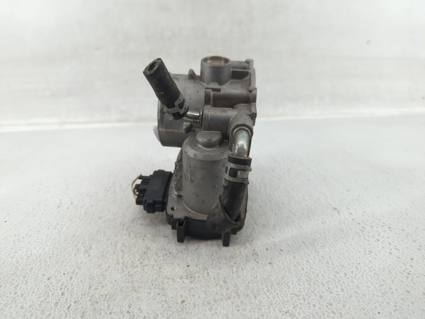 2013-2017 Mitsubishi Outlander Sport Throttle Body P/N:57021 4904 Fits Fits 2013 2014 2015 2016 2017 OEM Used Auto Parts - O