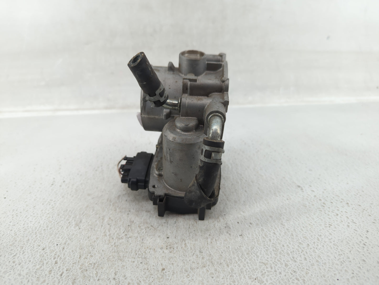 2013-2017 Mitsubishi Outlander Sport Throttle Body P/N:57021 4904 Fits Fits 2013 2014 2015 2016 2017 OEM Used Auto Parts - O