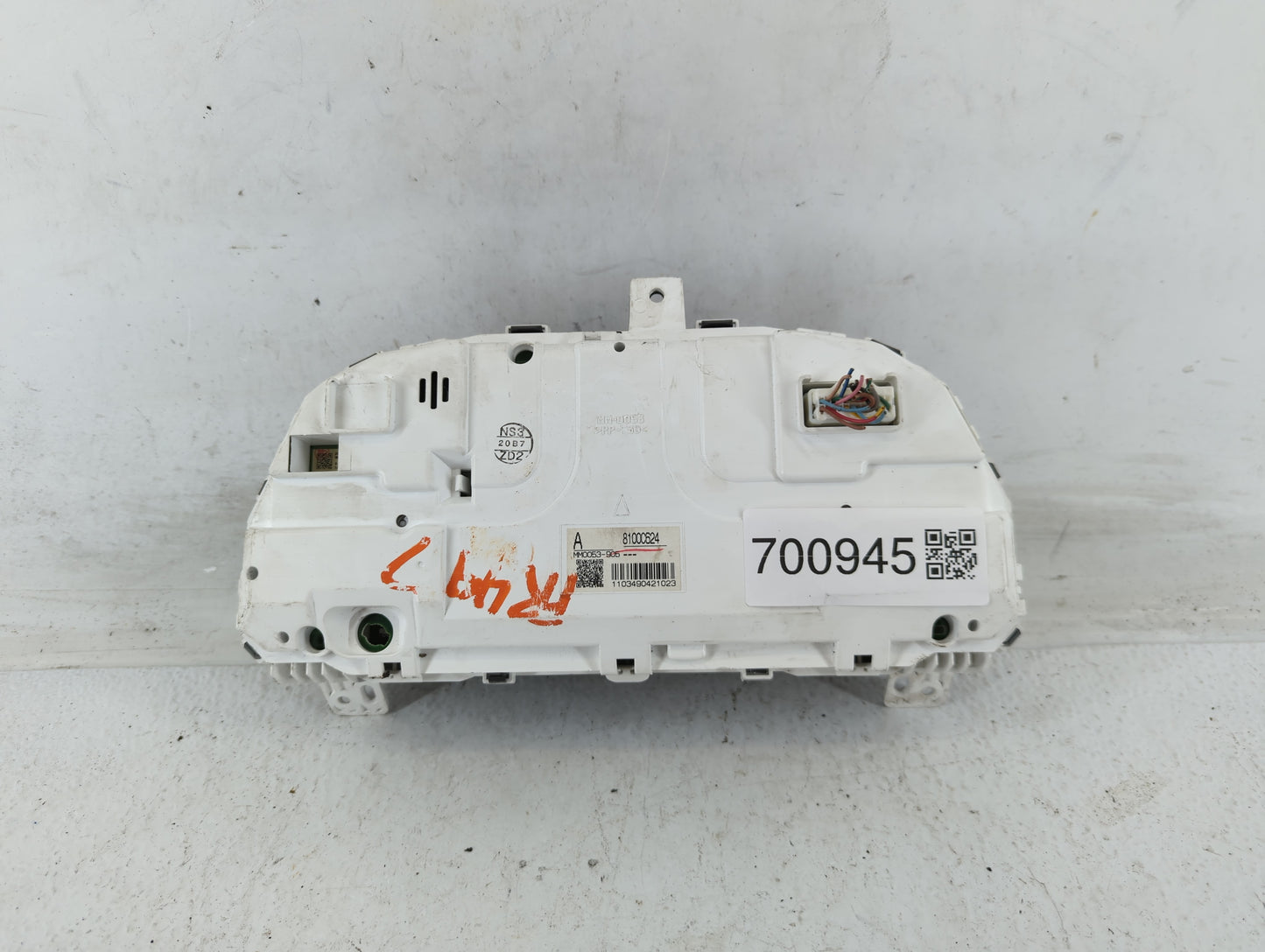 2013-2017 Mitsubishi Outlander Sport Instrument Cluster Speedometer Gauges P/N:1103490421023 8100C624 Fits OEM Used Auto Par