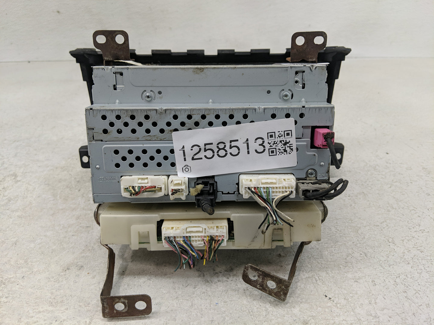 2017-2018 Nissan Altima Radio AM FM Cd Player Receiver Replacement P/N:28185 9HR1C Fits Fits 2017 2018 OEM Used Auto Parts -