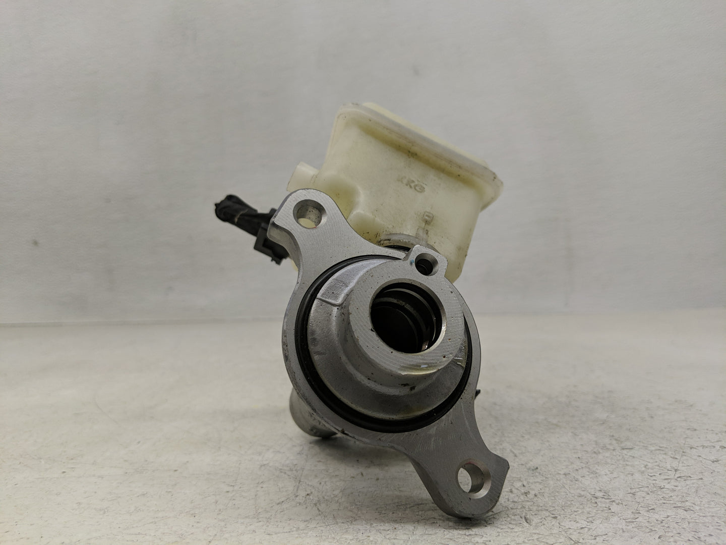 2013-2018 Nissan Altima Brake Master Cylinder 1300892 - Oemusedautoparts1.com