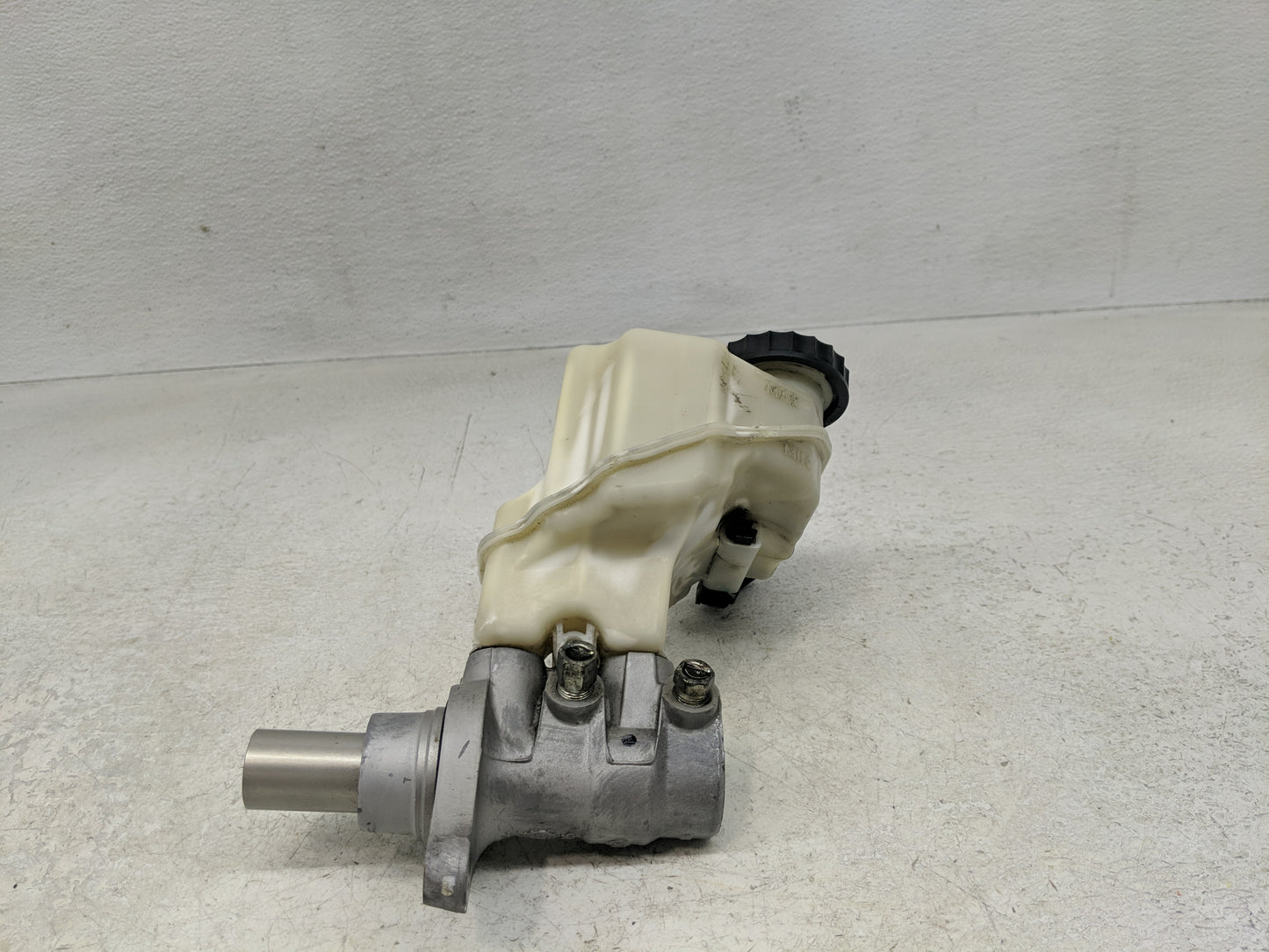 2013-2018 Nissan Altima Brake Master Cylinder 1302519 - Oemusedautoparts1.com