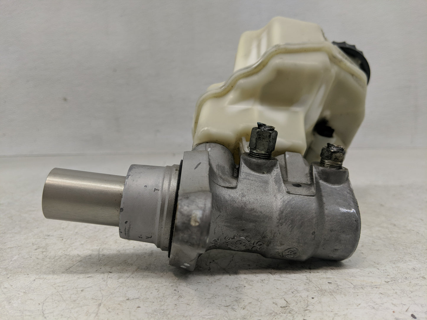 2013-2018 Nissan Altima Brake Master Cylinder 1302519 - Oemusedautoparts1.com