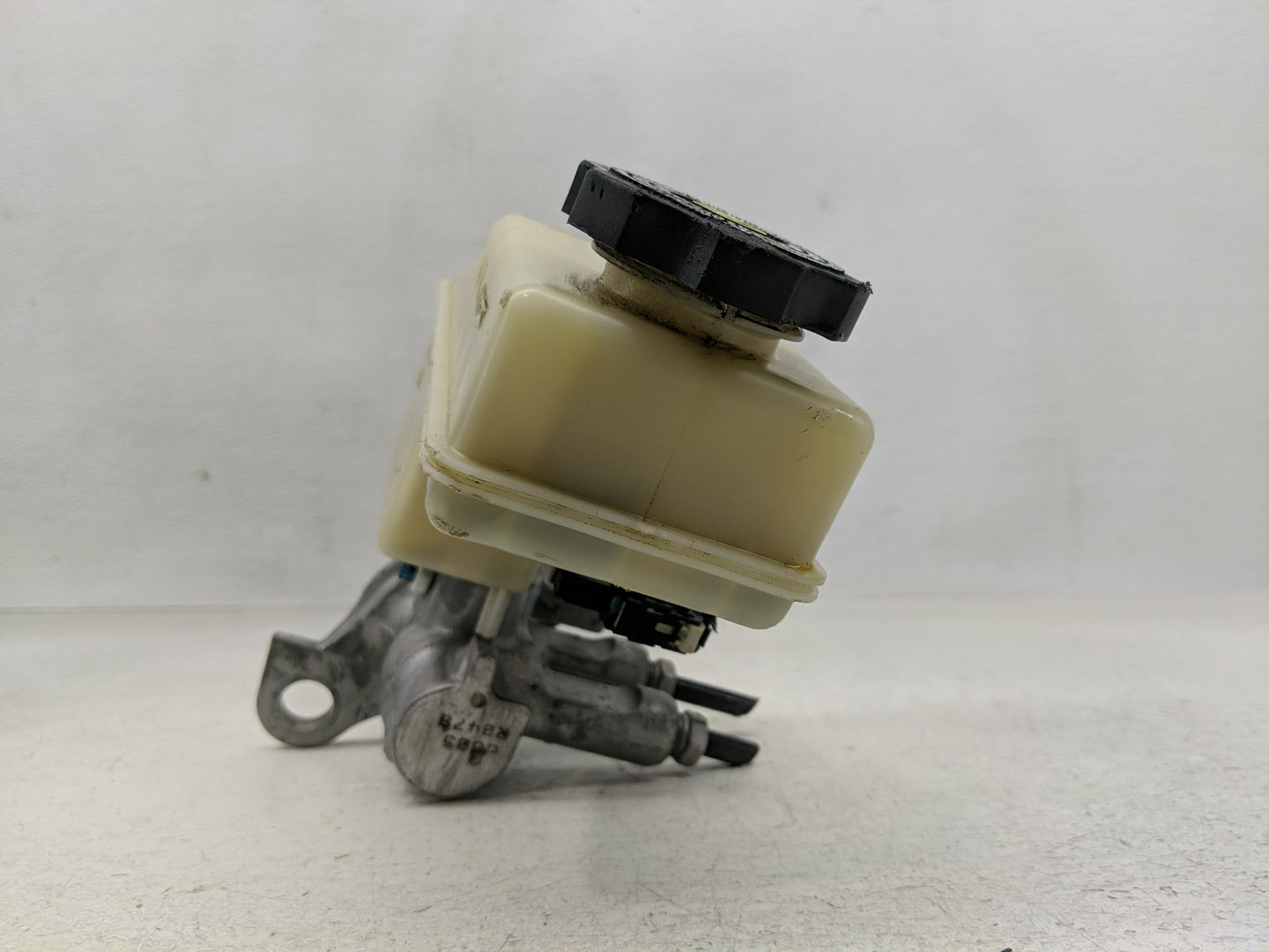 2013-2018 Nissan Altima Brake Master Cylinder 1302593 - Oemusedautoparts1.com