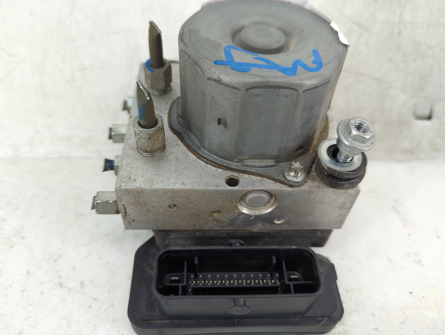 2018 Nissan Altima ABS Pump Control Module Replacement P/N:47660-9HU0A Fits OEM Used Auto Parts - Oemusedautoparts1.com