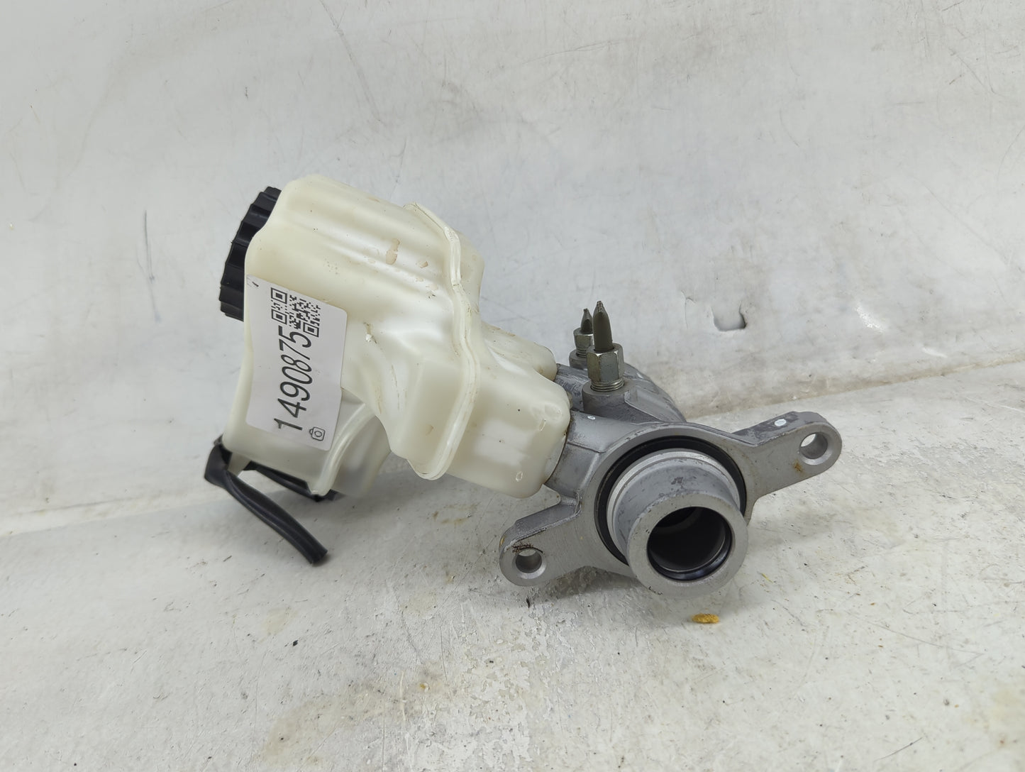 2013-2018 Nissan Altima Brake Master Cylinder 1490875 - Oemusedautoparts1.com