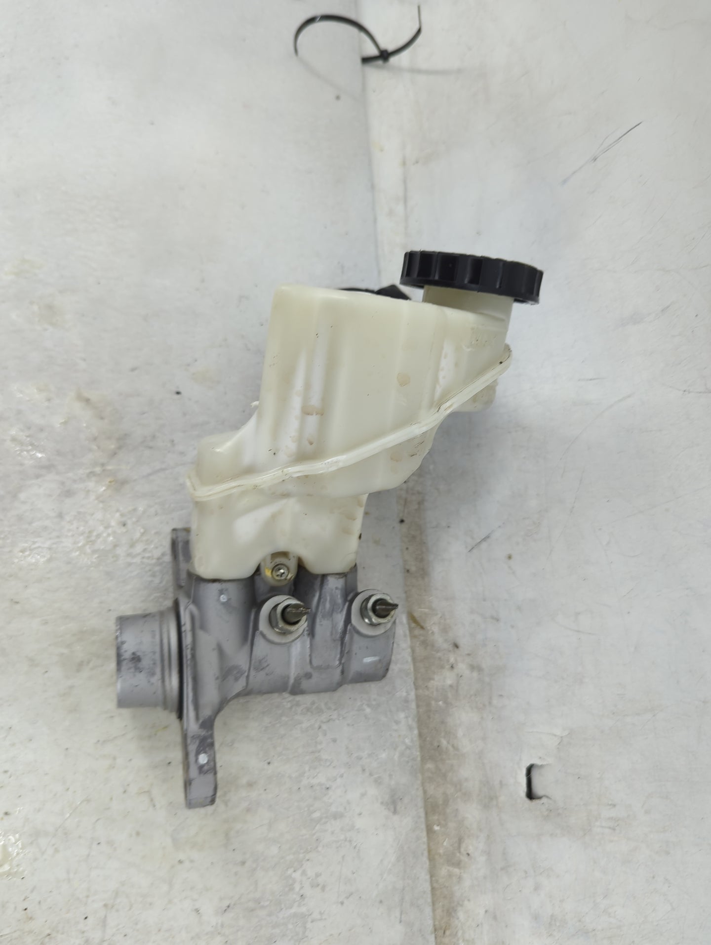 2013-2018 Nissan Altima Brake Master Cylinder 1490875 - Oemusedautoparts1.com