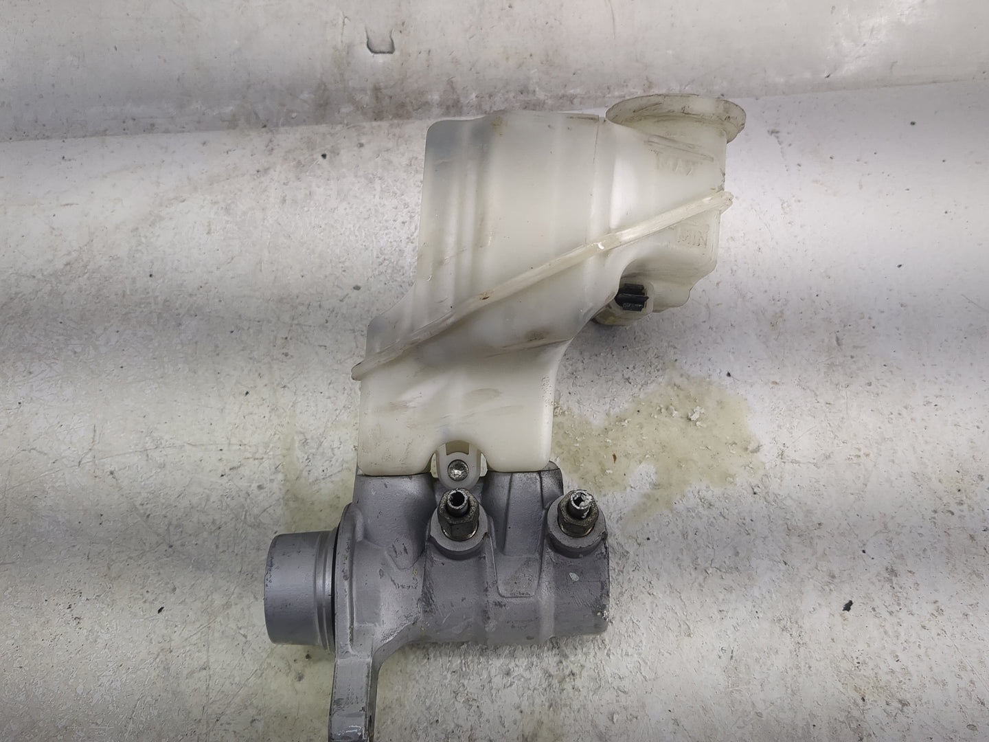 2013-2018 Nissan Altima Brake Master Cylinder 1498312 - Oemusedautoparts1.com