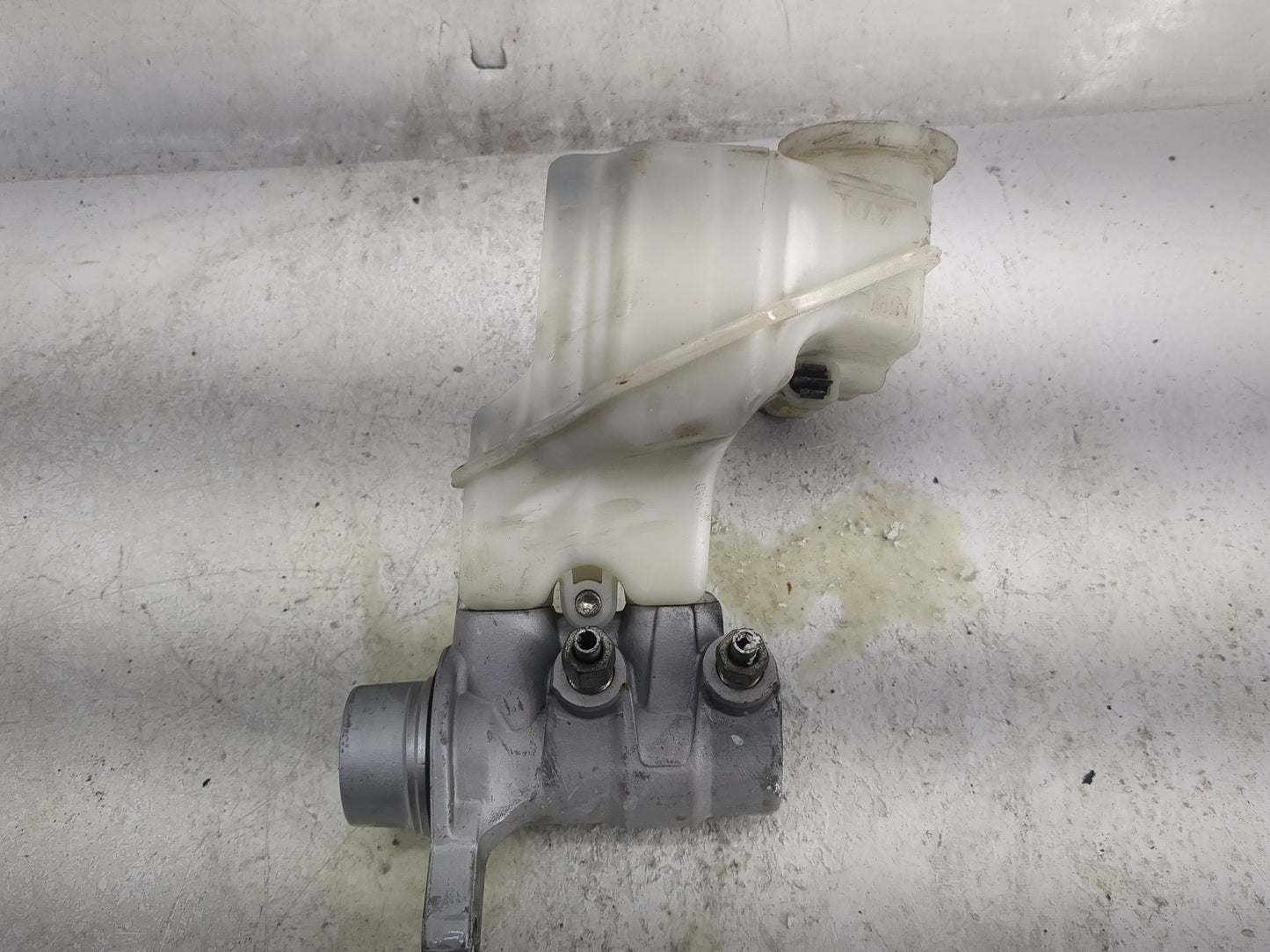 2013-2018 Nissan Altima Brake Master Cylinder 1498312 - Oemusedautoparts1.com