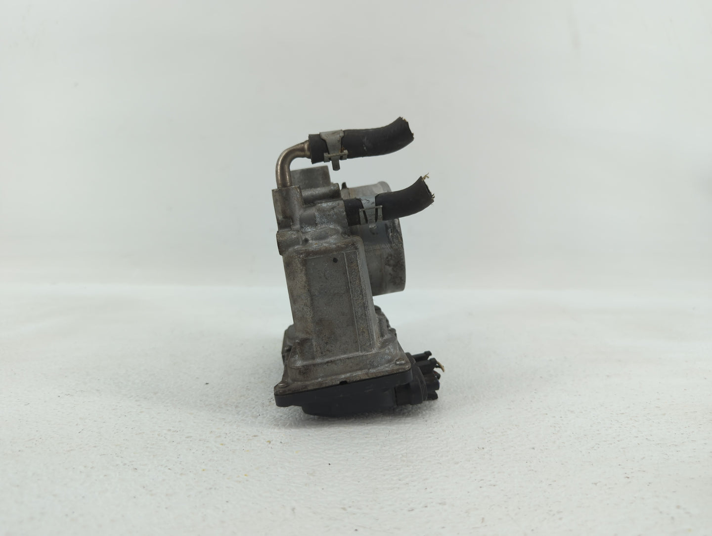 2013-2018 Nissan Altima Throttle Body P/N:3TA60-01 C 3TA60-01 B, 3TA60-01 A Fits Fits 2013 2014 2015 2016 2017 2018 2019 OEM