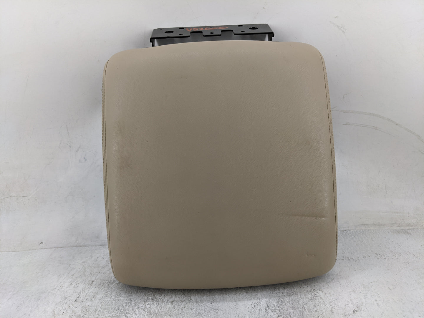 2018 Nissan Armada Center Console Armrest Cover Lid P/N:PFNS1101-1 96920 1ZS4A, 96920 1LA1A Fits OEM Used Auto Parts - Oemus