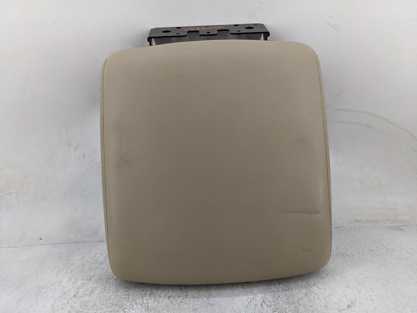 2018 Nissan Armada Center Console Armrest Cover Lid P/N:PFNS1101-1 96920 1ZS4A, 96920 1LA1A Fits OEM Used Auto Parts - Oemus