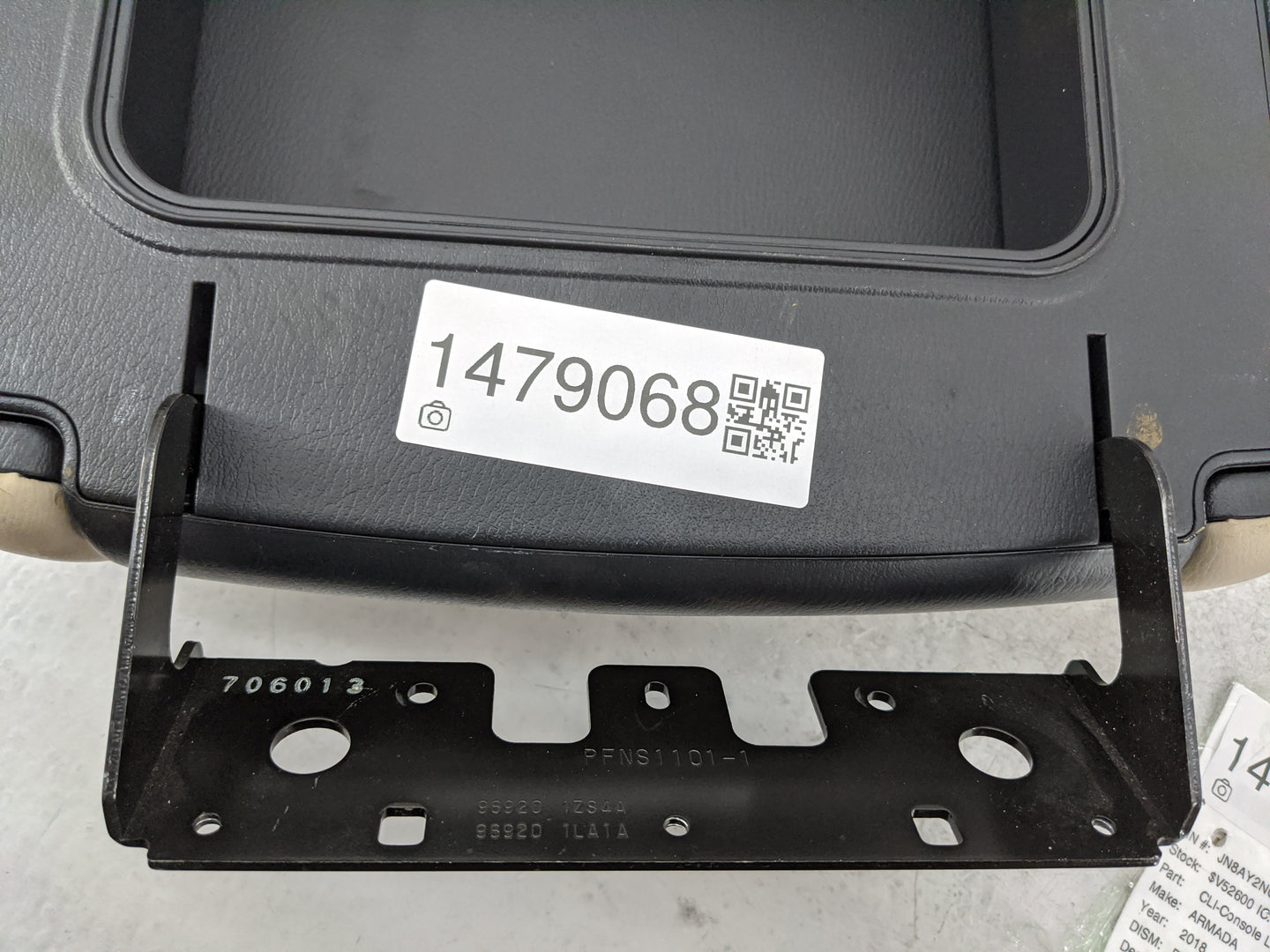 2018 Nissan Armada Center Console Armrest Cover Lid P/N:PFNS1101-1 96920 1ZS4A, 96920 1LA1A Fits OEM Used Auto Parts - Oemus