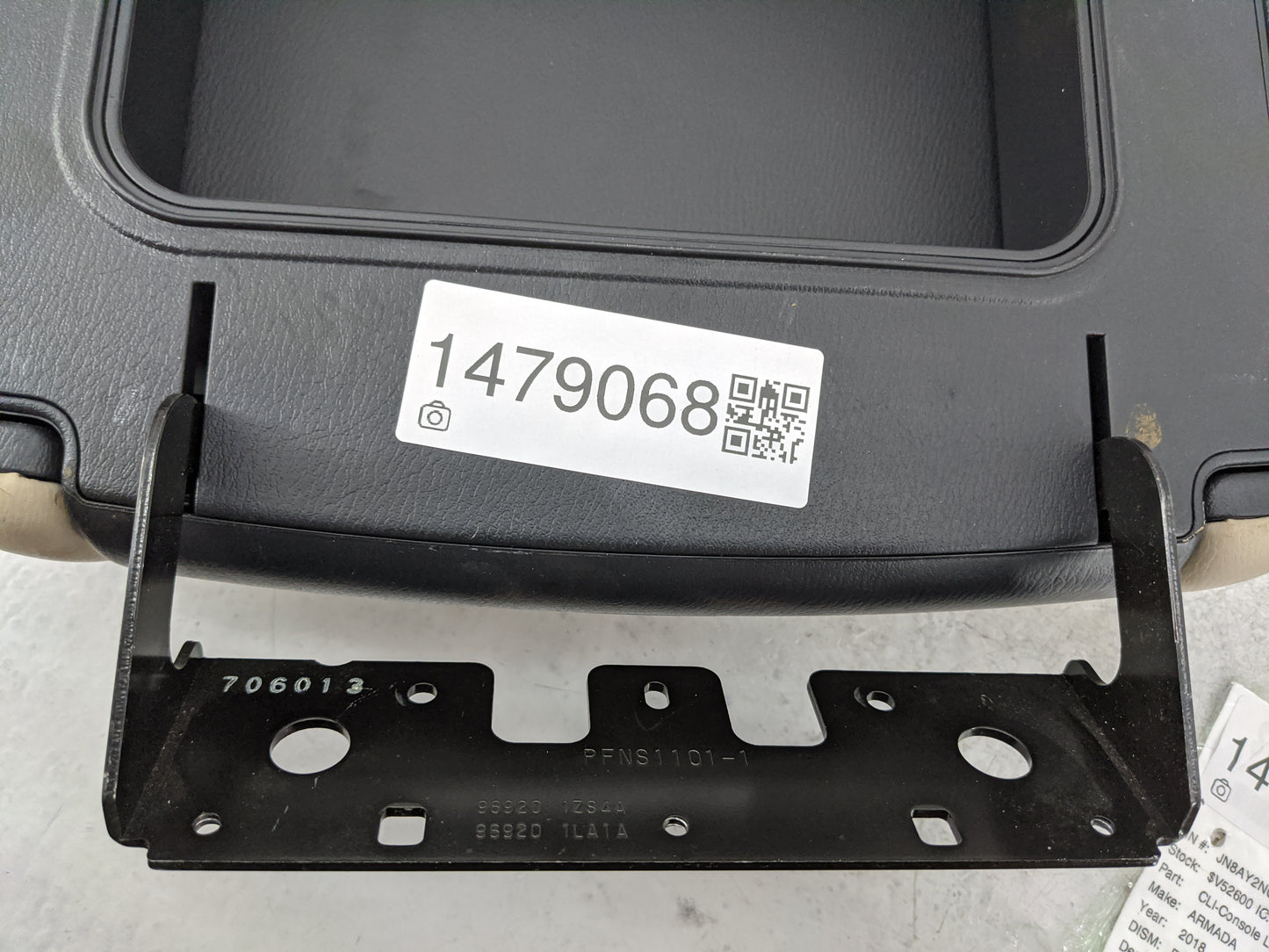 2018 Nissan Armada Center Console Armrest Cover Lid P/N:PFNS1101-1 96920 1ZS4A, 96920 1LA1A Fits OEM Used Auto Parts - Oemus
