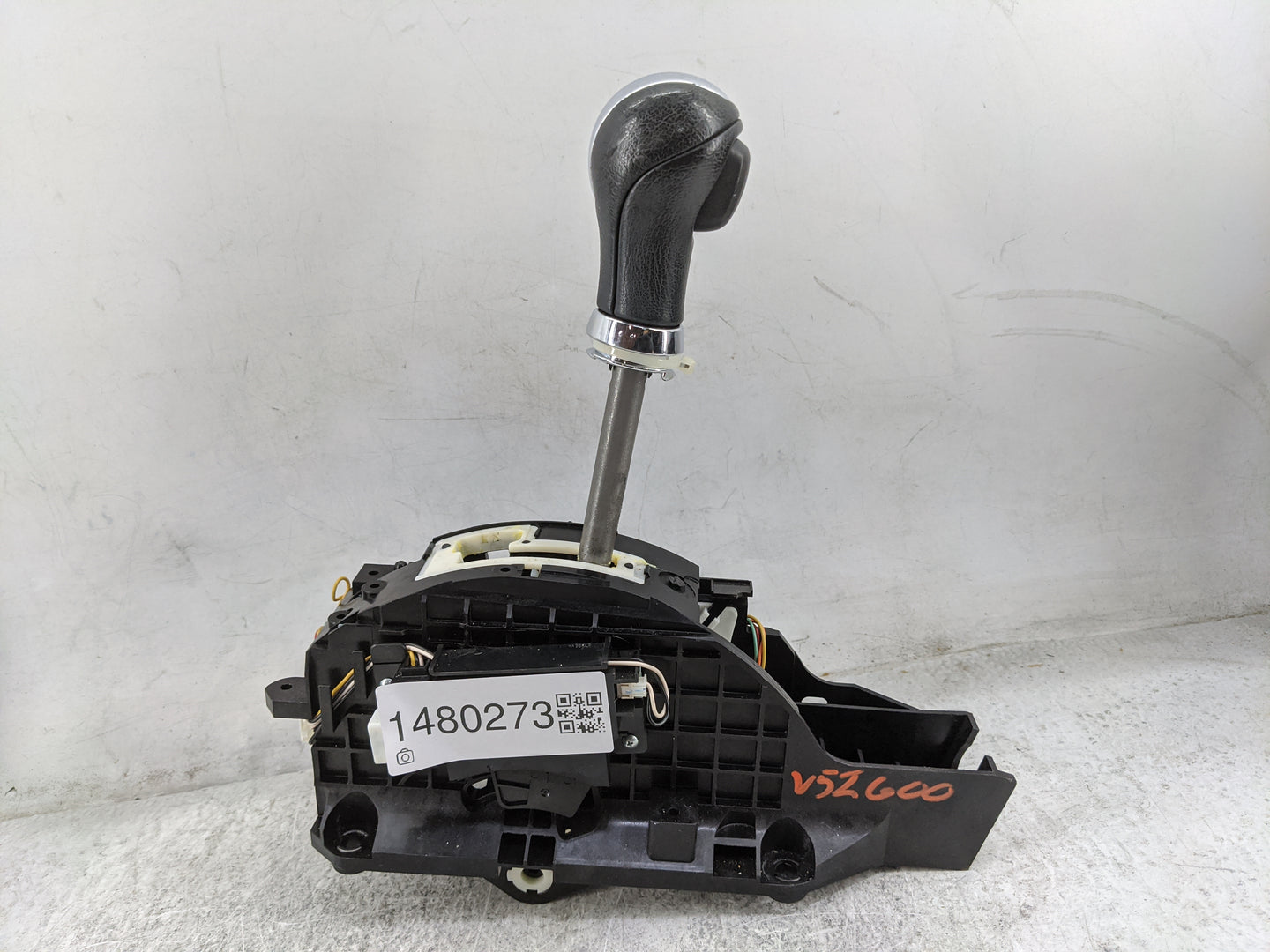 2018 Nissan Armada Floor Console Assembly Shifter - Oemusedautoparts1.com