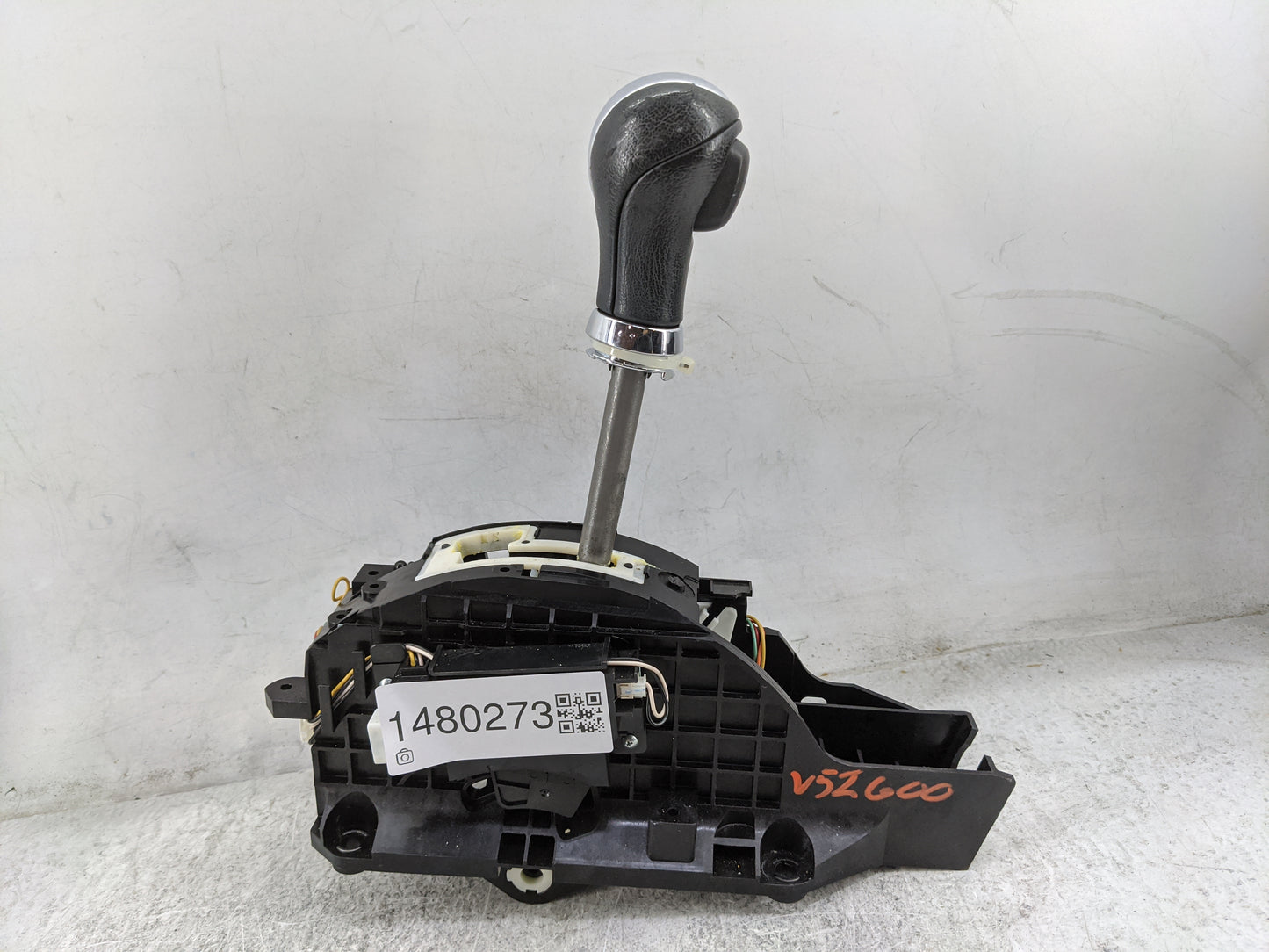 2018 Nissan Armada Floor Console Assembly Shifter - Oemusedautoparts1.com