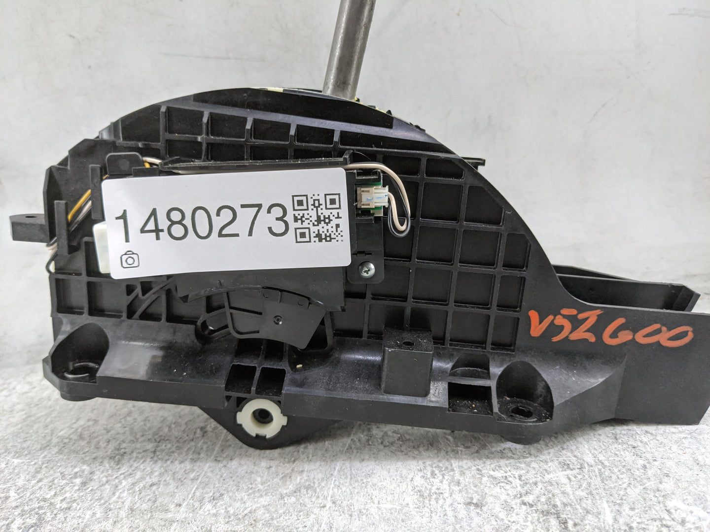 2018 Nissan Armada Floor Console Assembly Shifter - Oemusedautoparts1.com