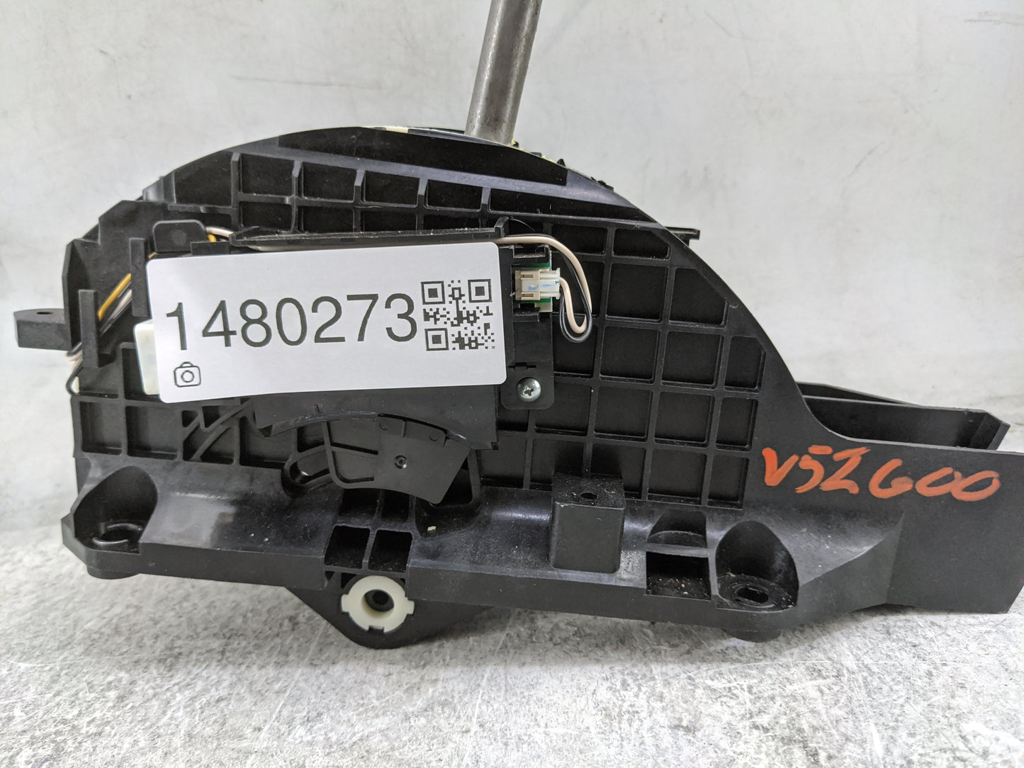 2018 Nissan Armada Floor Console Assembly Shifter - Oemusedautoparts1.com