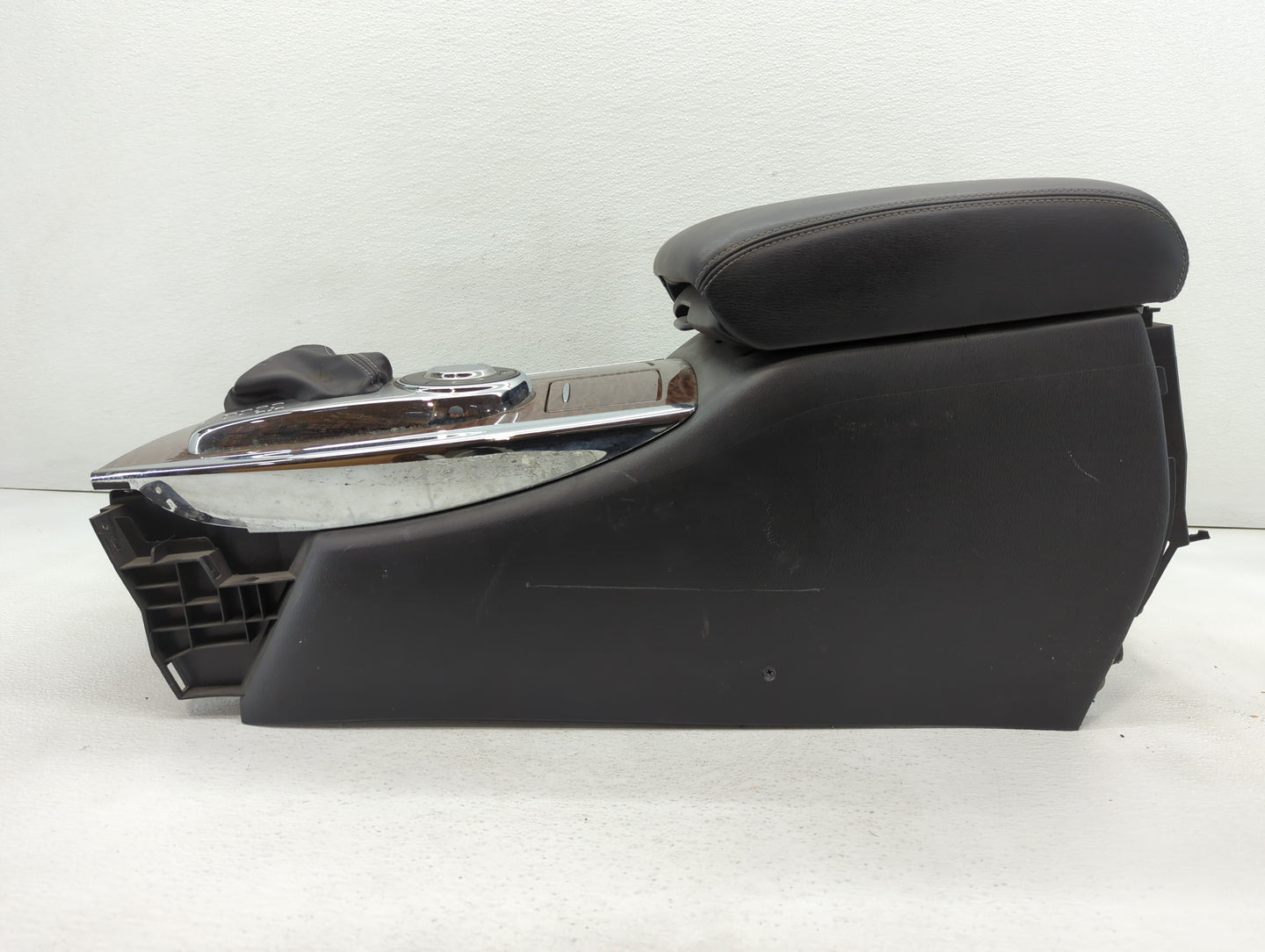 2018-2019 Nissan Armada Center Floor Console P/N:969106GY0B Fits Fits 2018 2019 OEM Used Auto Parts - Oemusedautoparts1.com