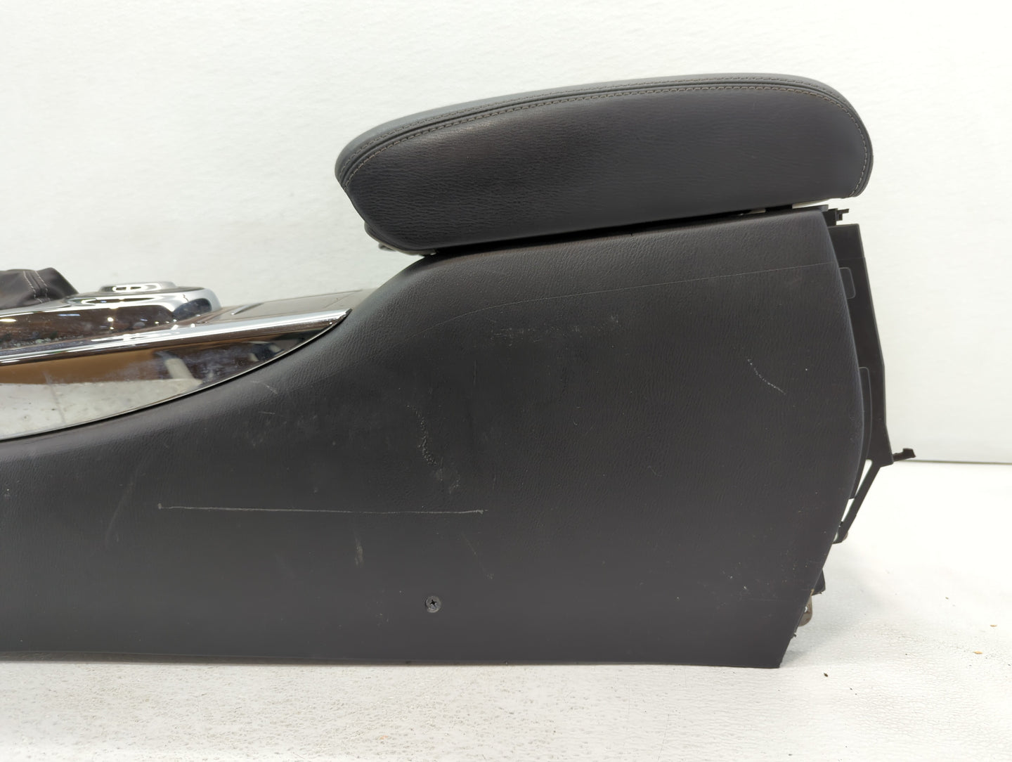 2018-2019 Nissan Armada Center Floor Console P/N:969106GY0B Fits Fits 2018 2019 OEM Used Auto Parts - Oemusedautoparts1.com