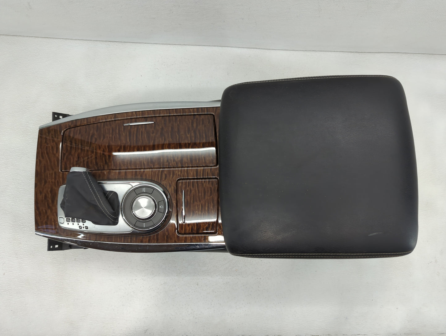 2018-2019 Nissan Armada Center Floor Console P/N:969106GY0B Fits Fits 2018 2019 OEM Used Auto Parts - Oemusedautoparts1.com