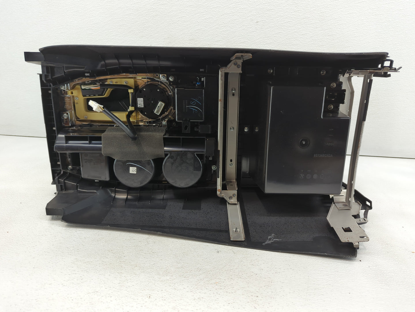 2018-2019 Nissan Armada Center Floor Console P/N:969106GY0B Fits Fits 2018 2019 OEM Used Auto Parts - Oemusedautoparts1.com