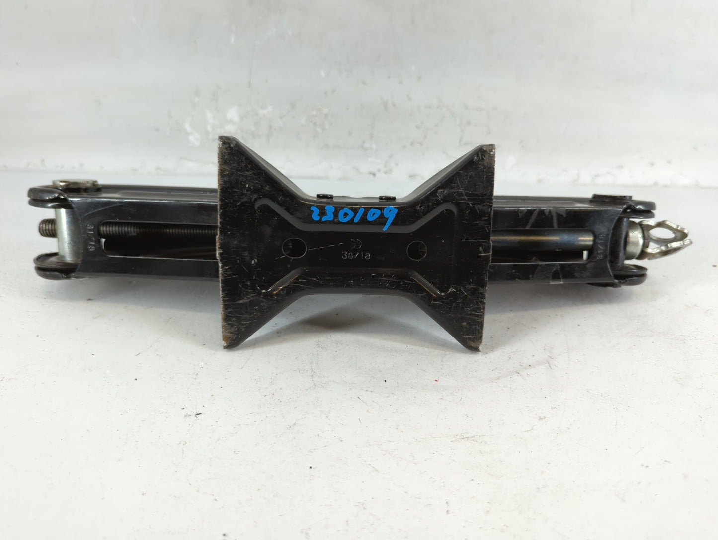 2018 Nissan Kicks Spare Scissor Car Jack - Oemusedautoparts1.com