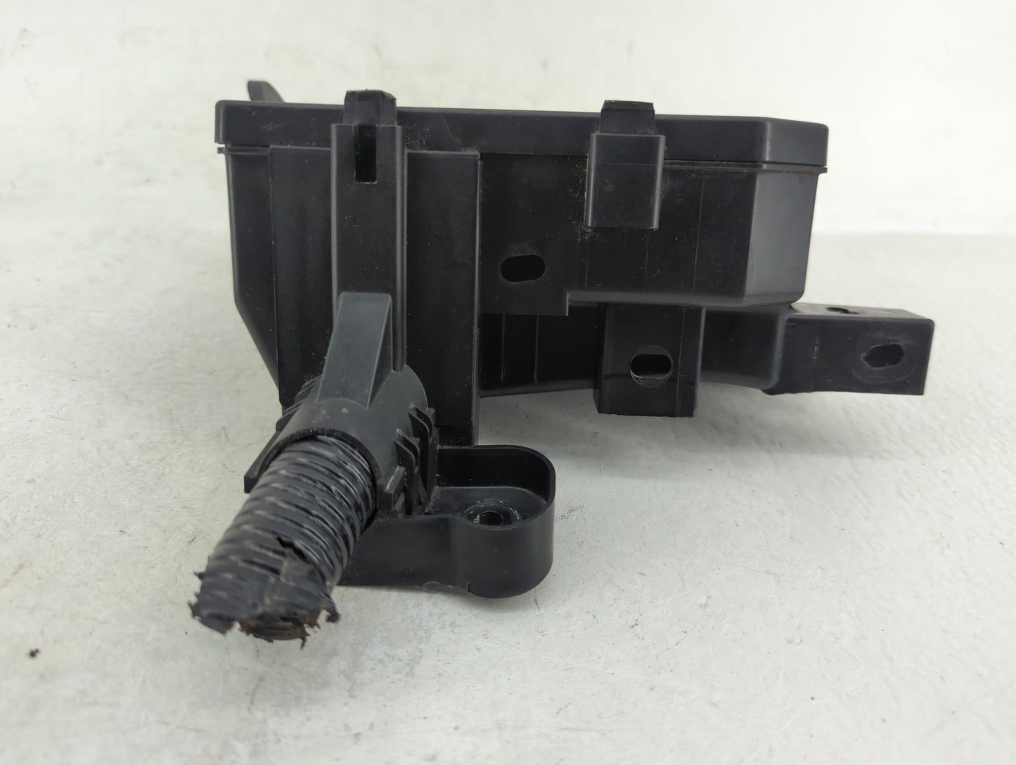 2018-2021 Nissan Leaf Fusebox Fuse Box Panel Relay Module P/N:284B7 5SA3A Fits Fits 2018 2019 2020 2021 OEM Used Auto Parts 
