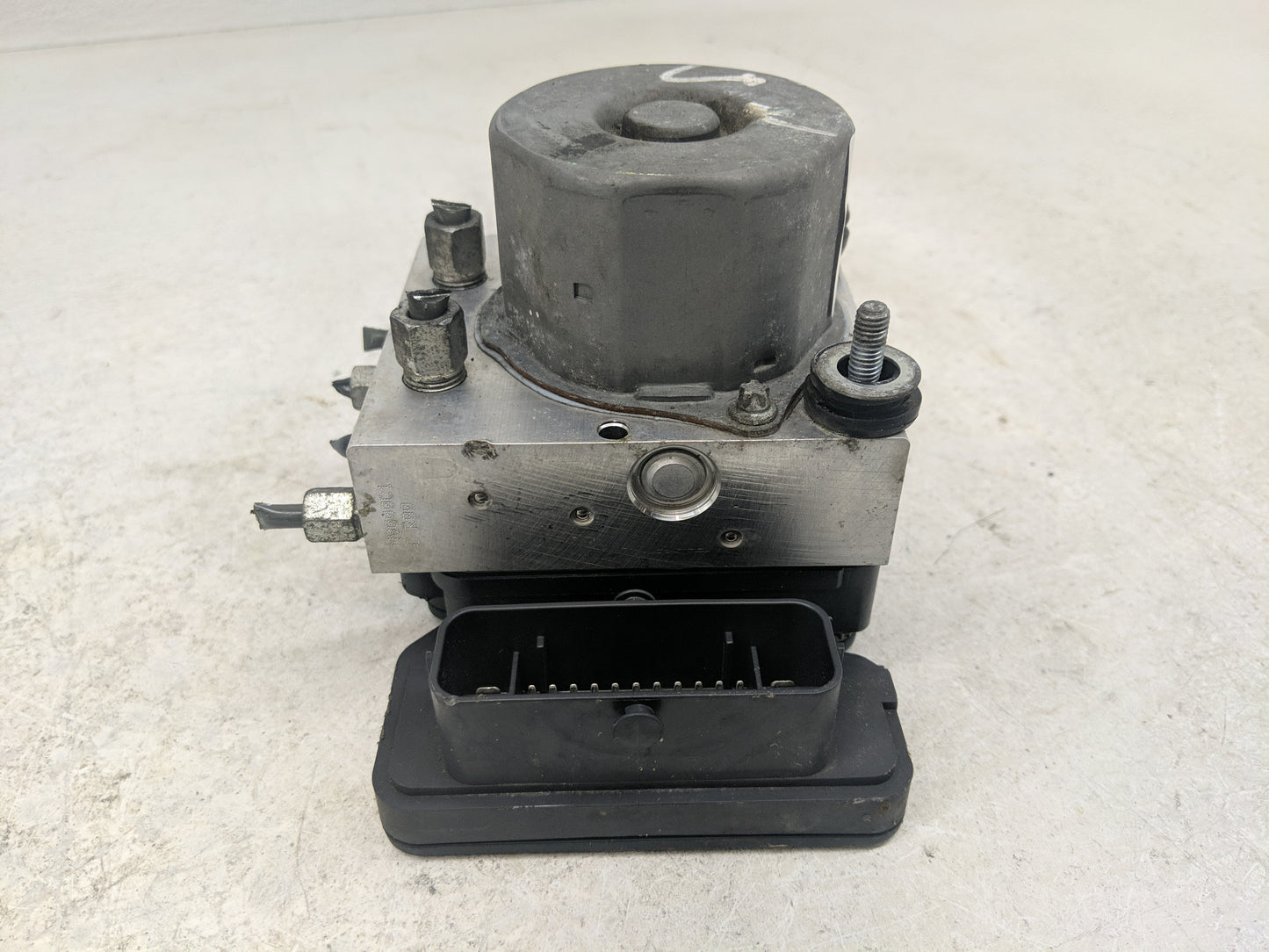 2017-2018 Nissan Maxima ABS Pump Control Module Replacement P/N:0265956165 2265106527 Fits Fits 2017 2018 OEM Used Auto Part