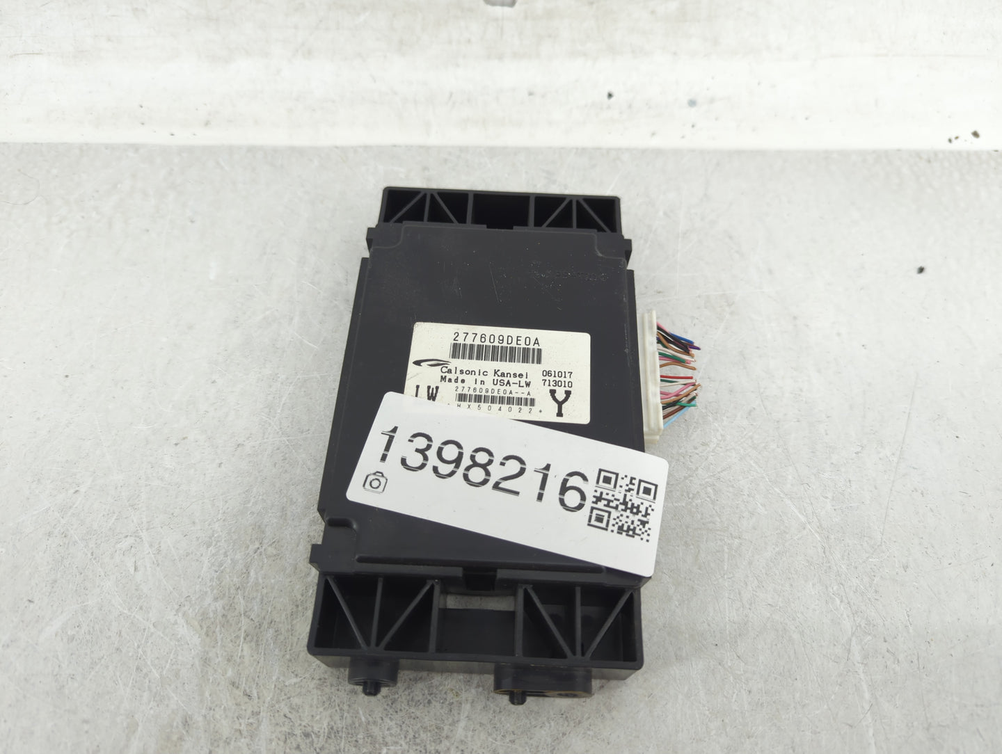 2016-2018 Nissan Maxima Radio AM FM Cd Player Receiver Replacement P/N:277609DE0A Fits Fits 2016 2017 2018 OEM Used Auto Par