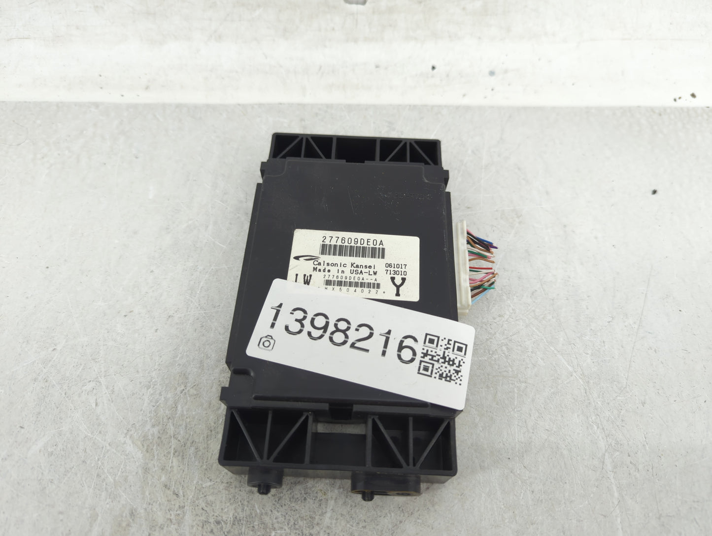 2016-2018 Nissan Maxima Radio AM FM Cd Player Receiver Replacement P/N:277609DE0A Fits Fits 2016 2017 2018 OEM Used Auto Par
