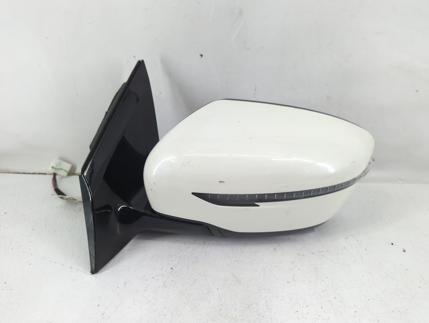 2016-2022 Nissan Murano Driver Side View Mirror - Left Door Mirror OEM Used - Oemusedautoparts1.com