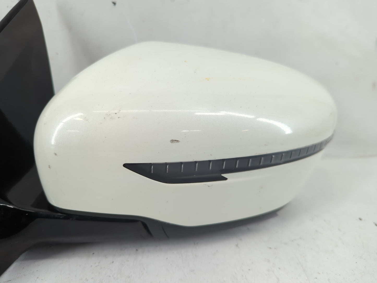 2016-2022 Nissan Murano Driver Side View Mirror - Left Door Mirror OEM Used - Oemusedautoparts1.com